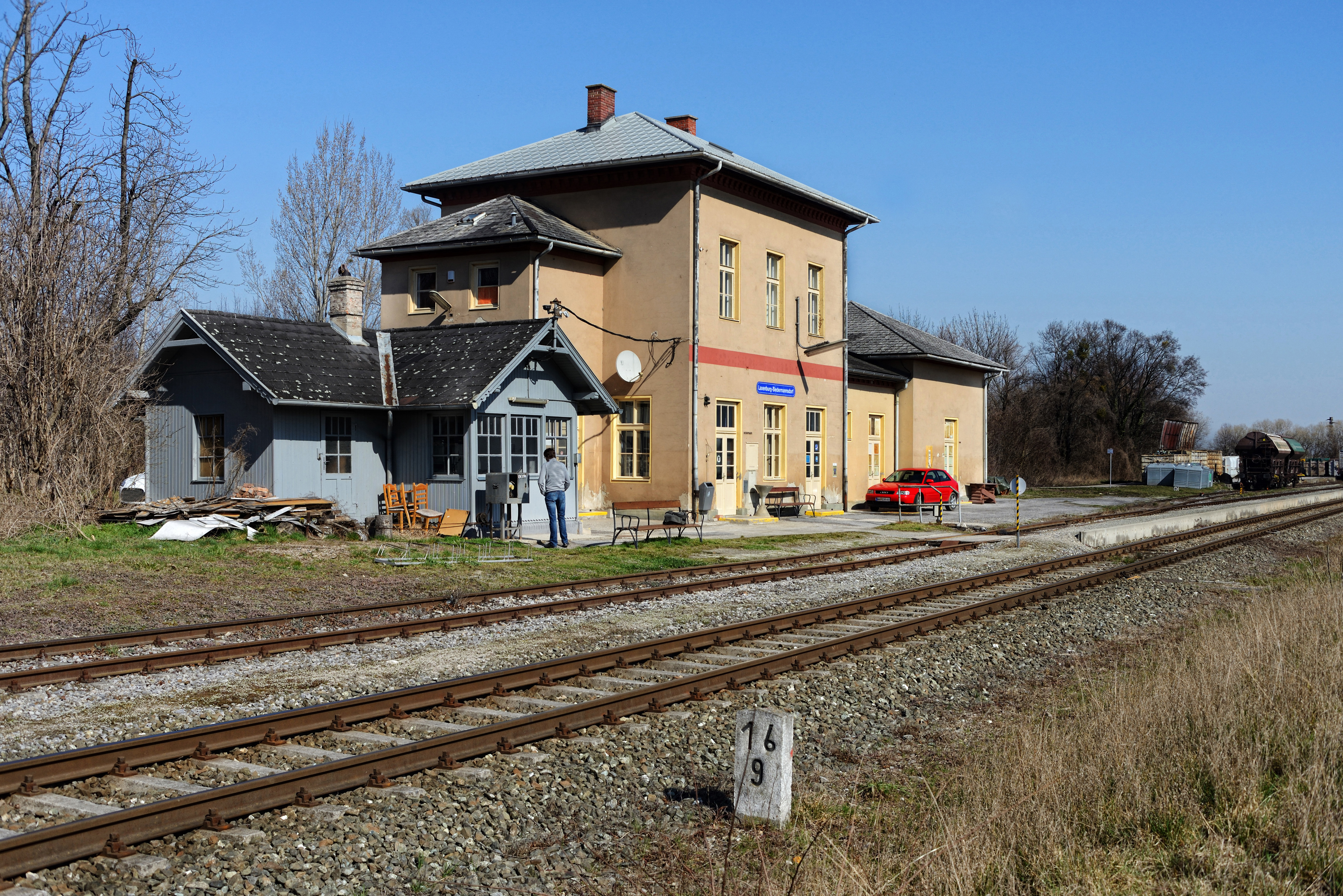 Laxenburg-Biedermannsdorf Aufnahmegebaeude