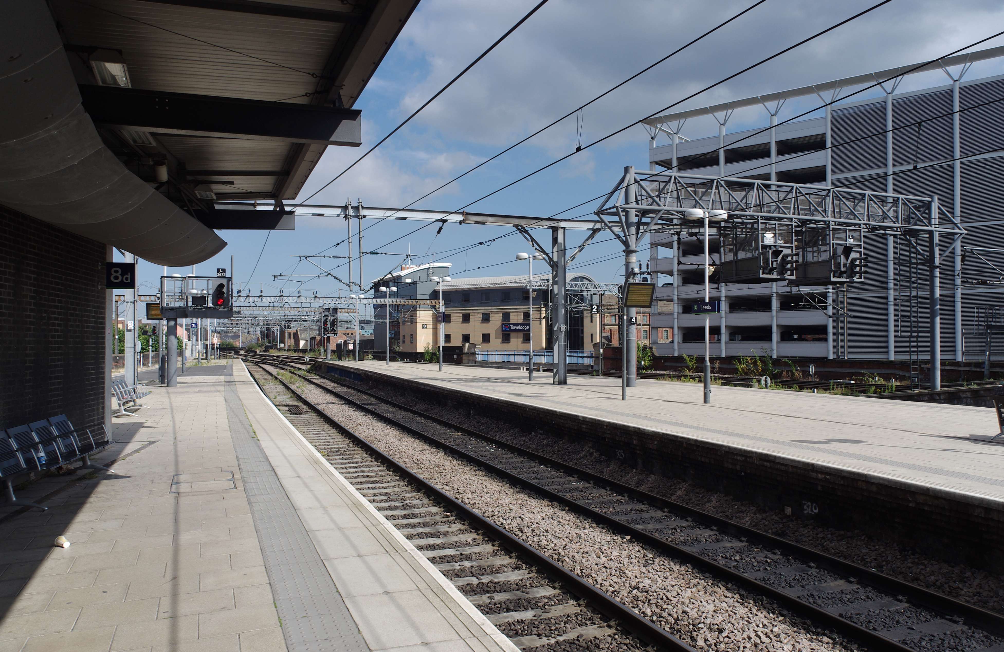 Leeds railway station MMB 03
