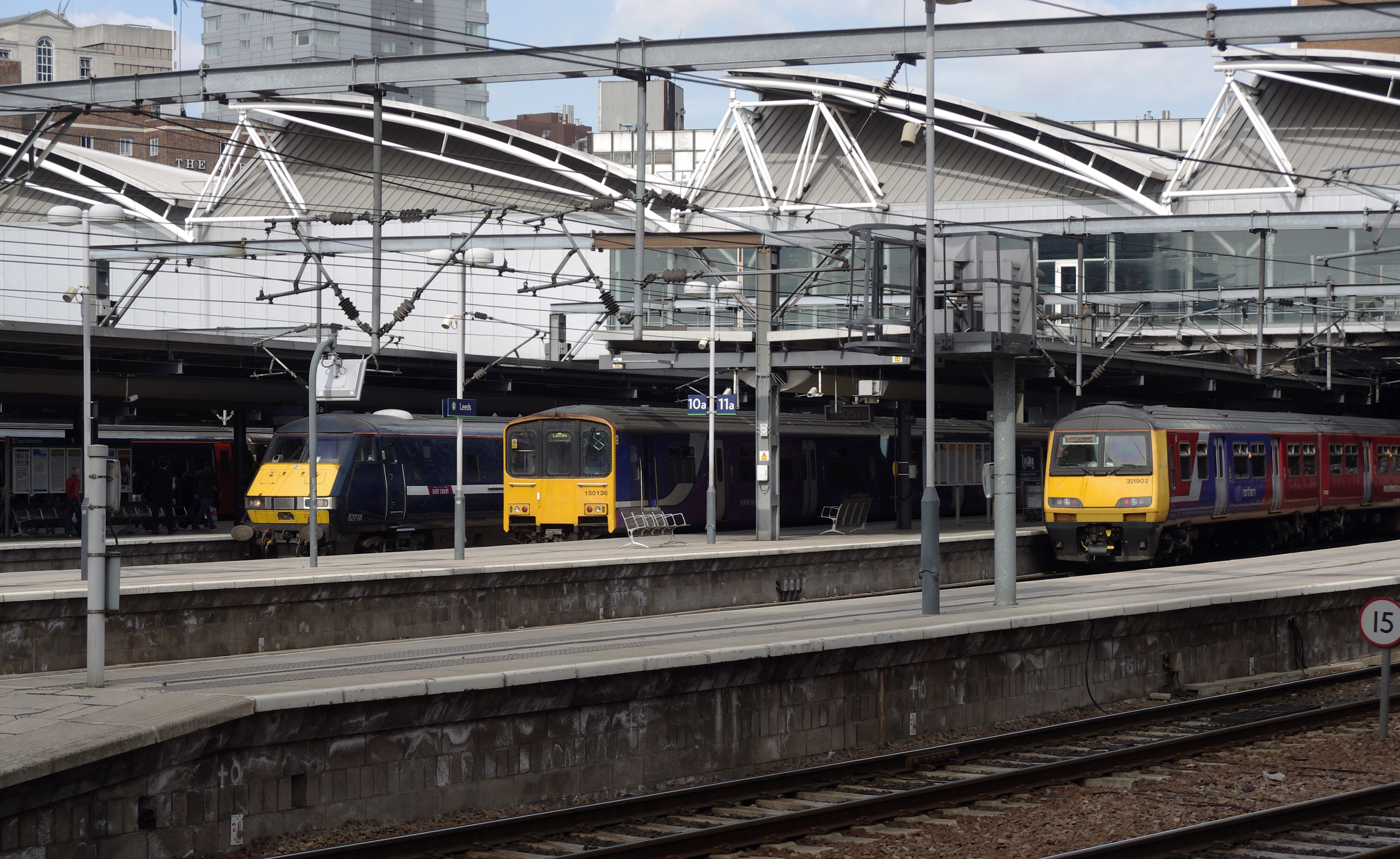 Leeds railway station MMB 21 150136 321902