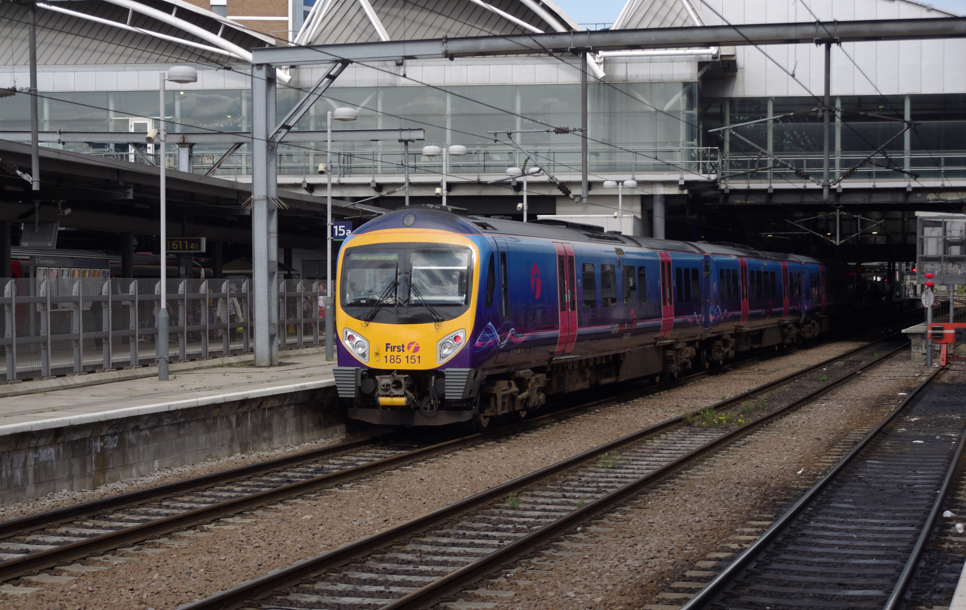 Leeds railway station MMB 24 185151
