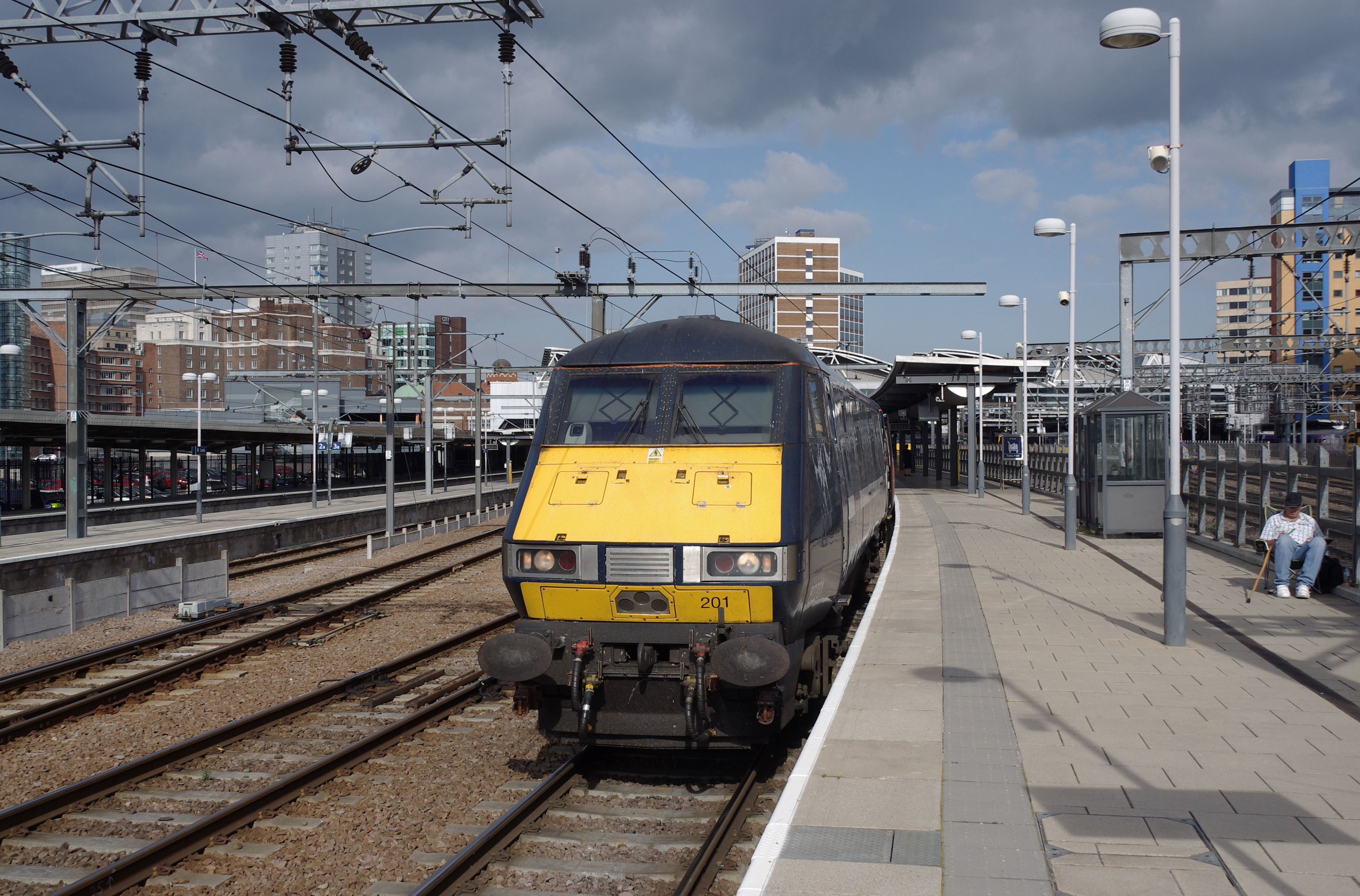 Leeds railway station MMB 32