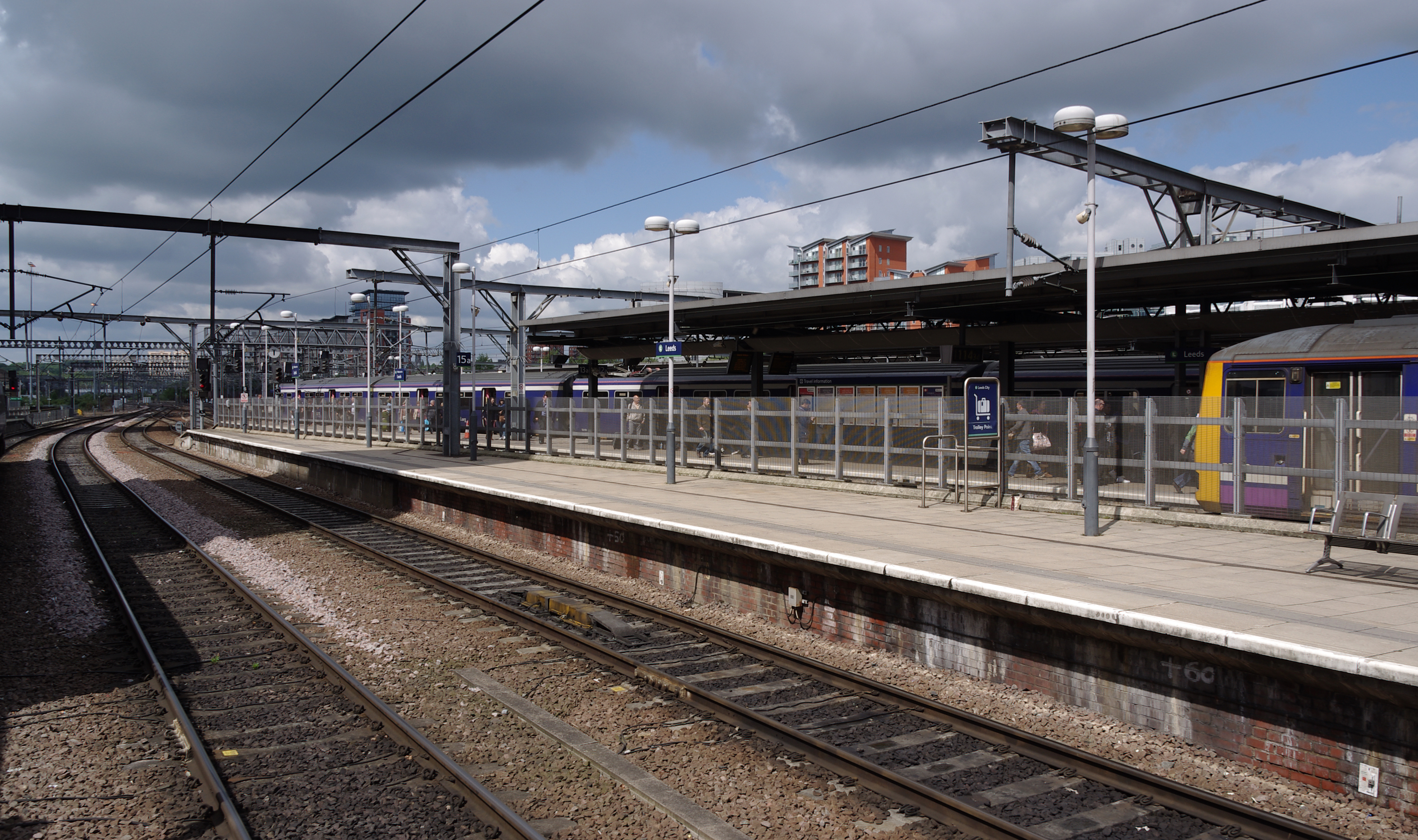 Leeds railway station MMB 37 144012 322482