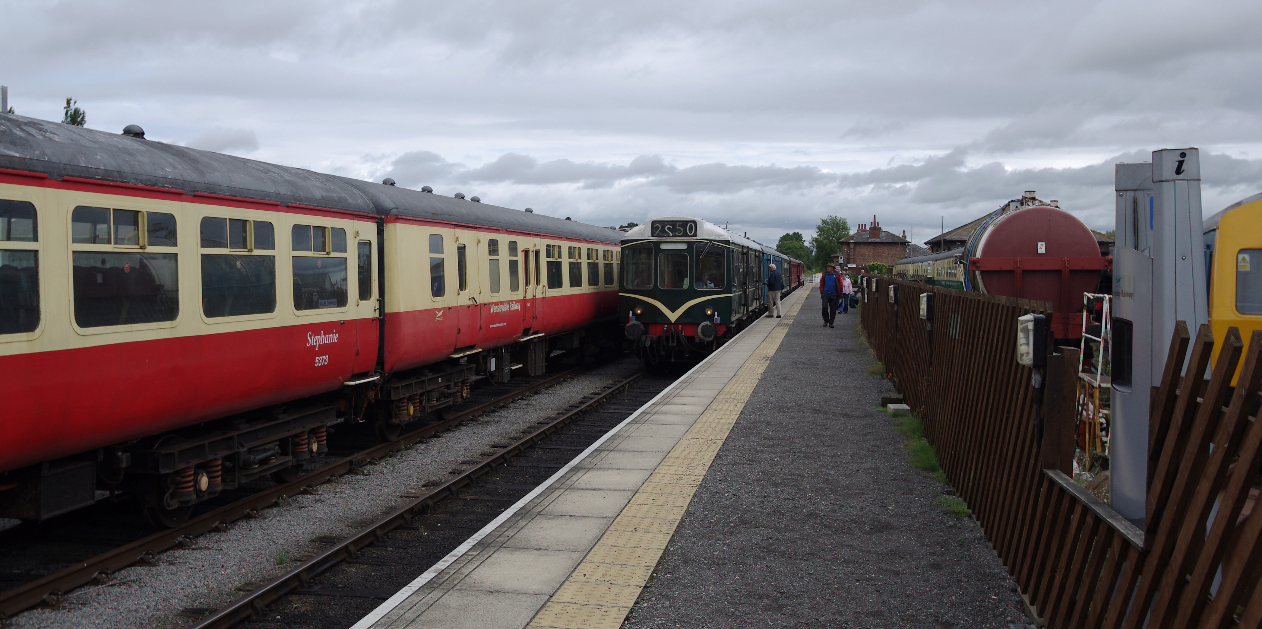 Leeming Bar railway station MMB 13
