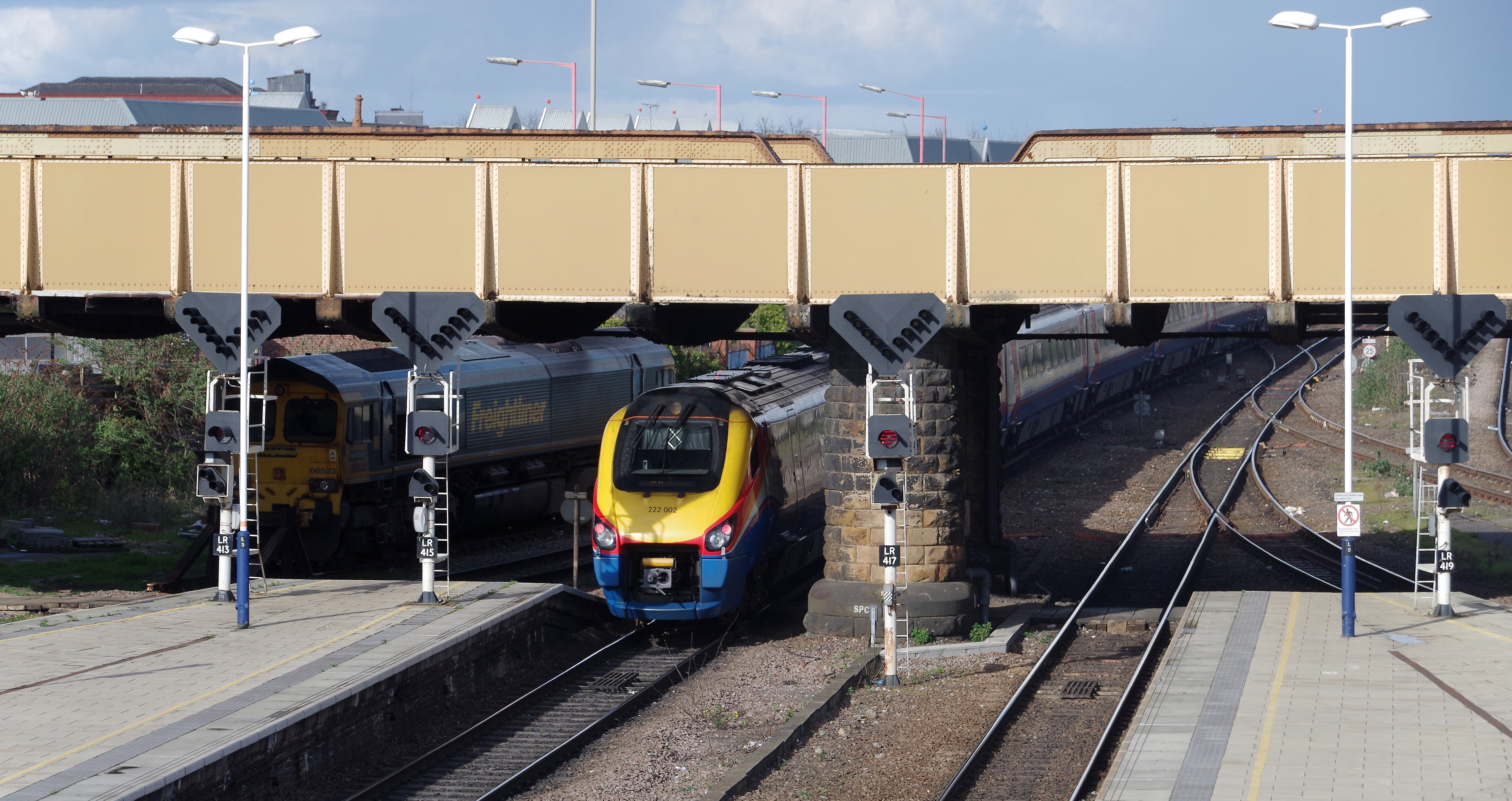 Leicester railway station MMB 19 66523 222002
