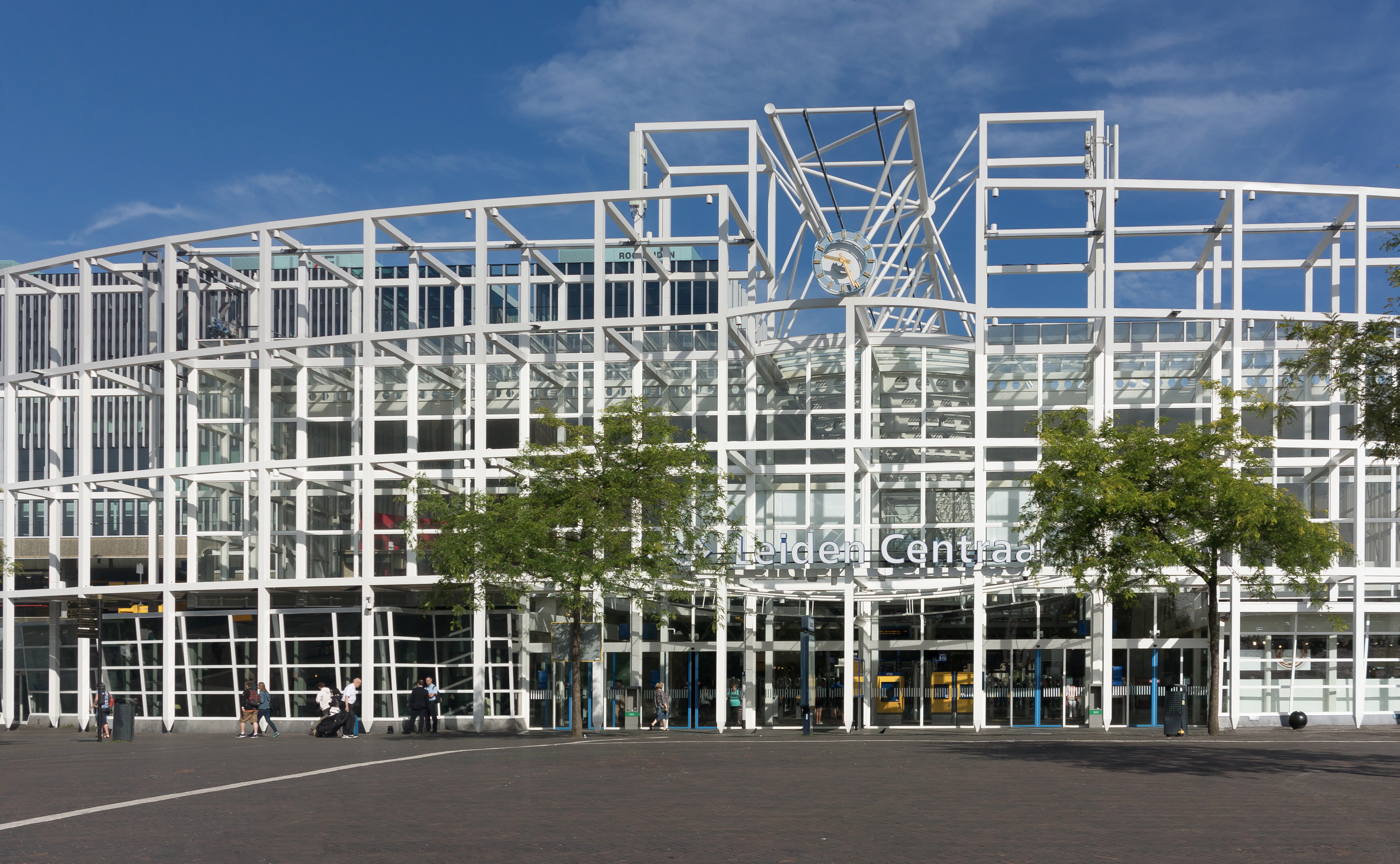 Leiden, ingang station Leiden Centraal foto10 2017-06-11 09.16