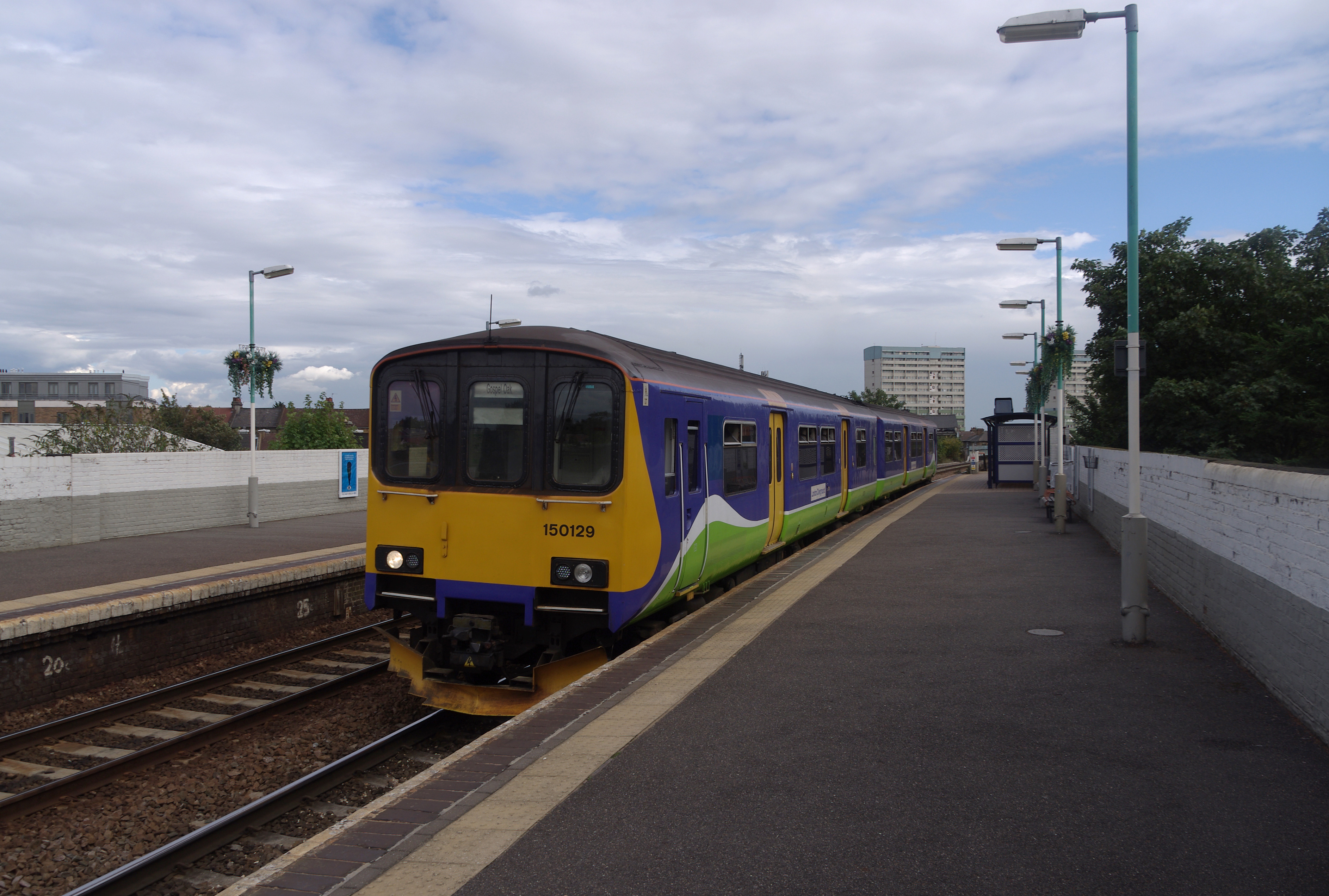 Leytonstone High Road railway station MMB 01 150129