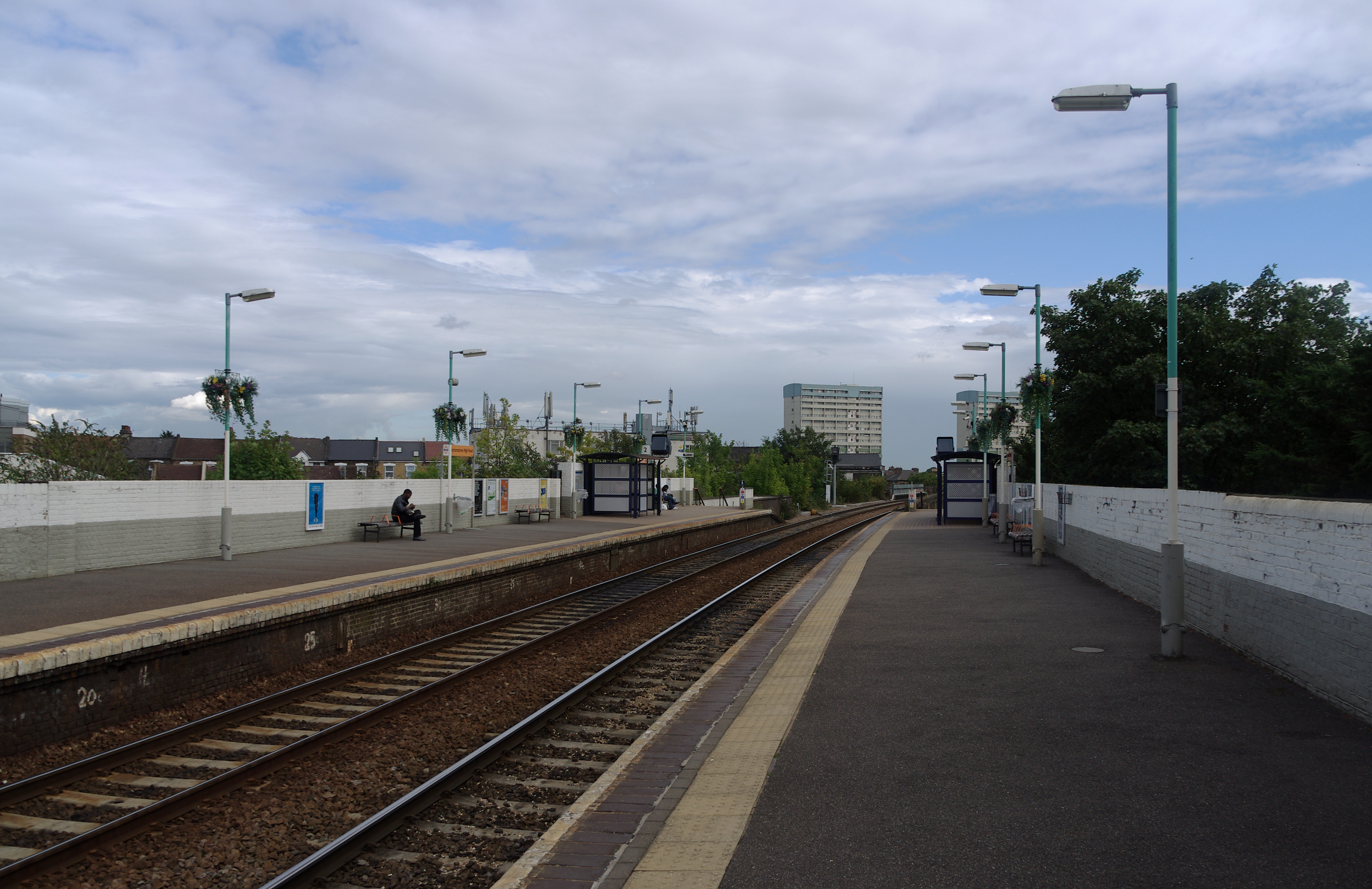 Leytonstone High Road railway station MMB 03