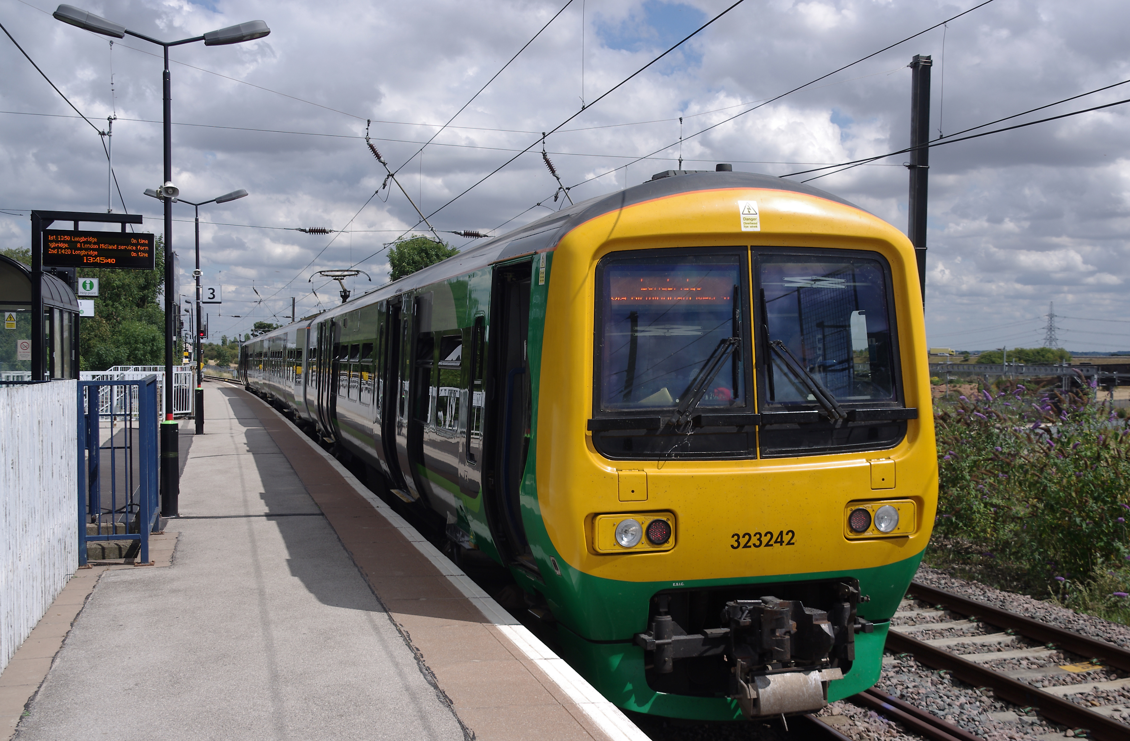 Lichfield Trent Valley railway station MMB 10 323242