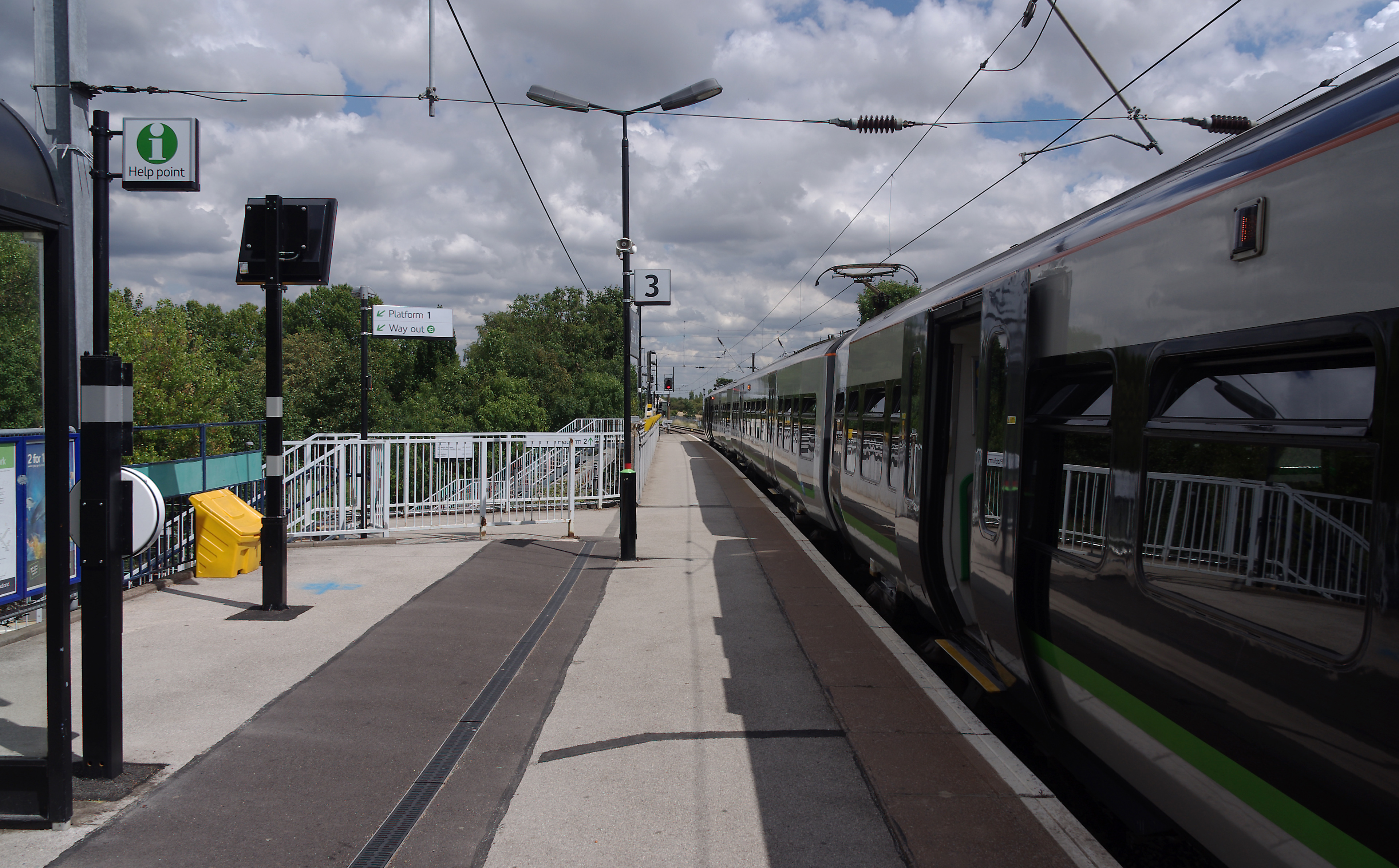 Lichfield Trent Valley railway station MMB 13 323242