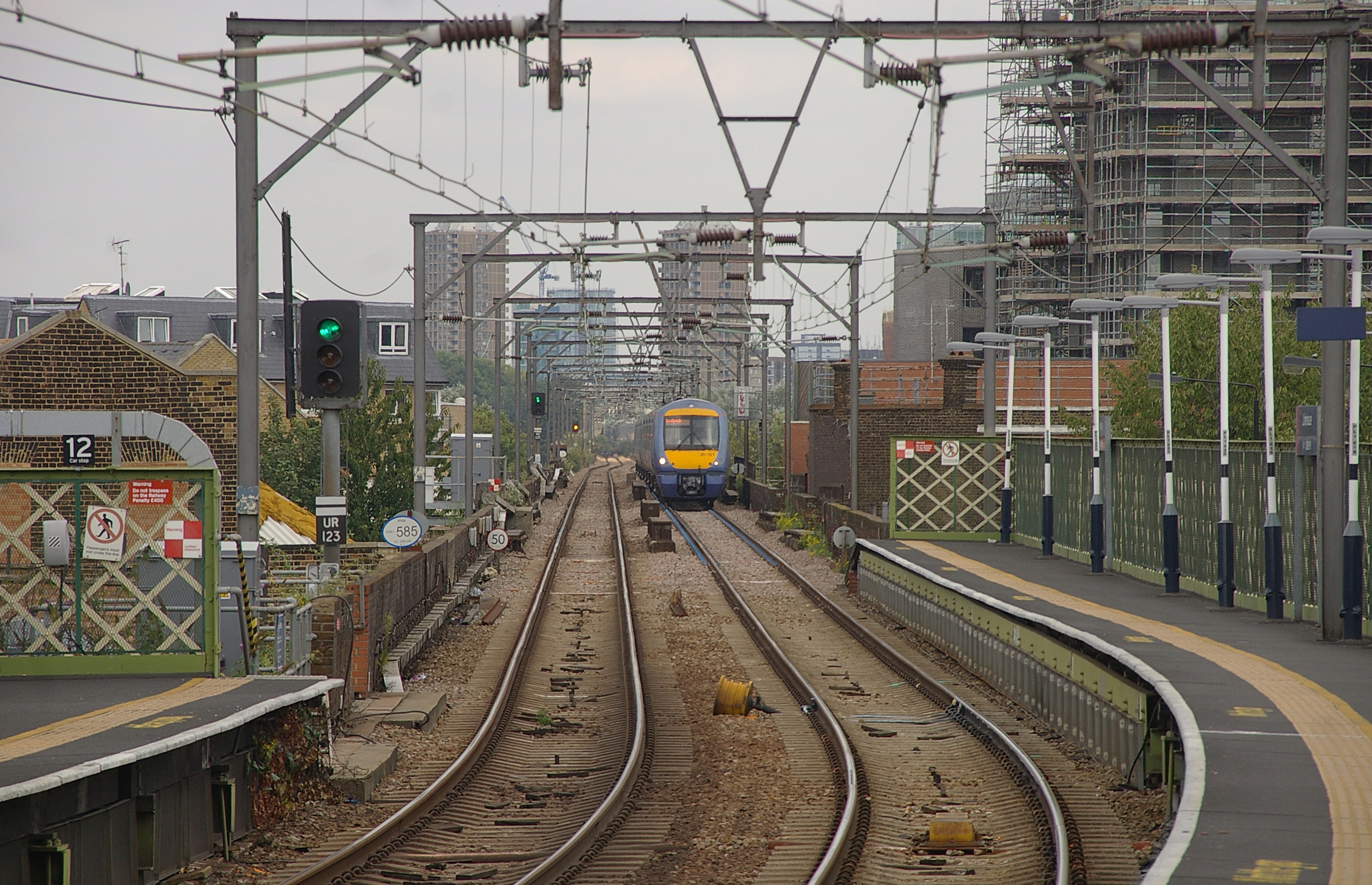 Limehouse station MMB 04 357021