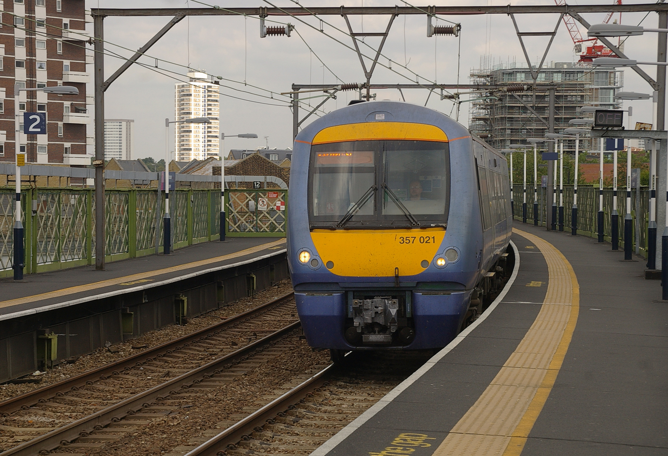 Limehouse station MMB 06 357021