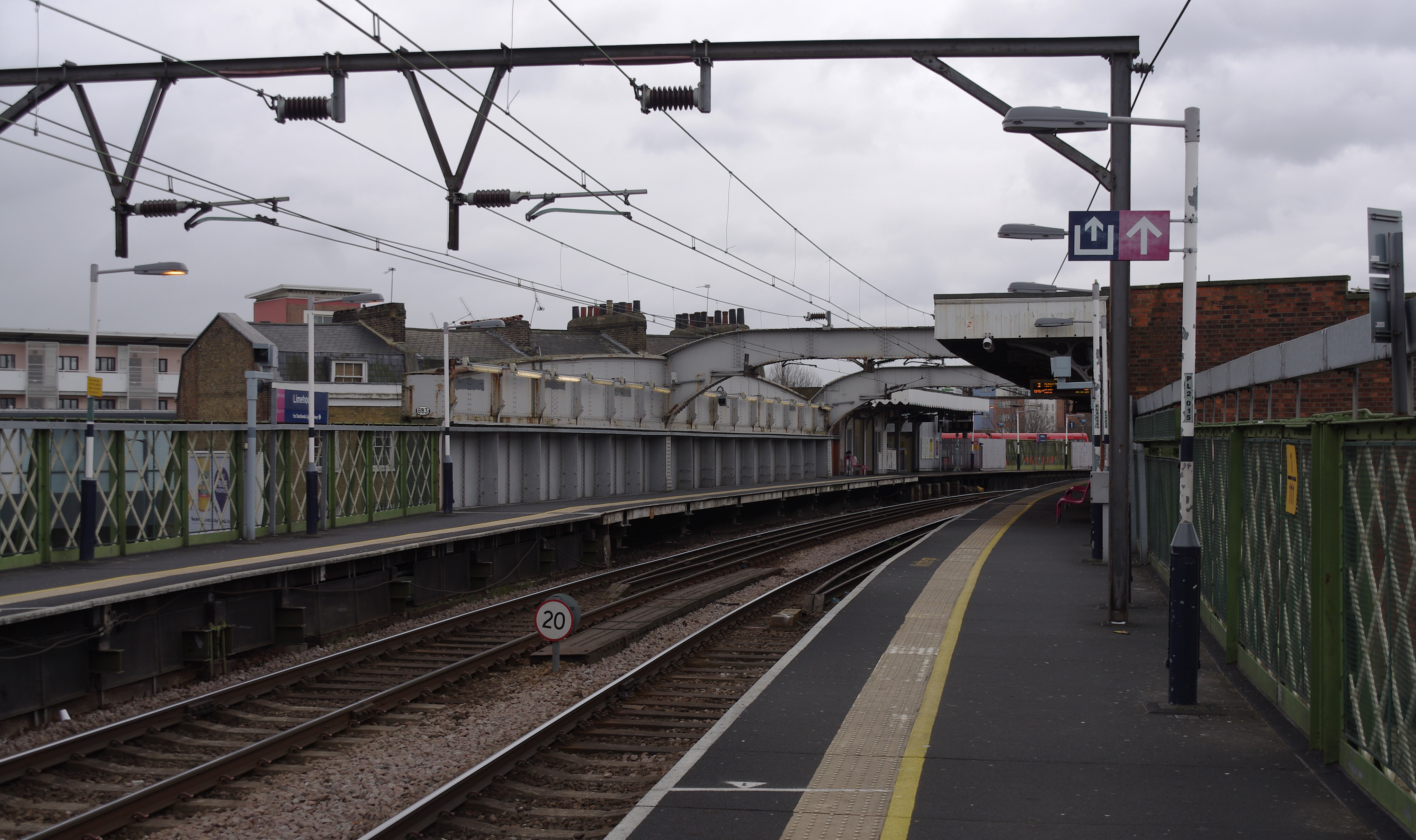 Limehouse station MMB 07