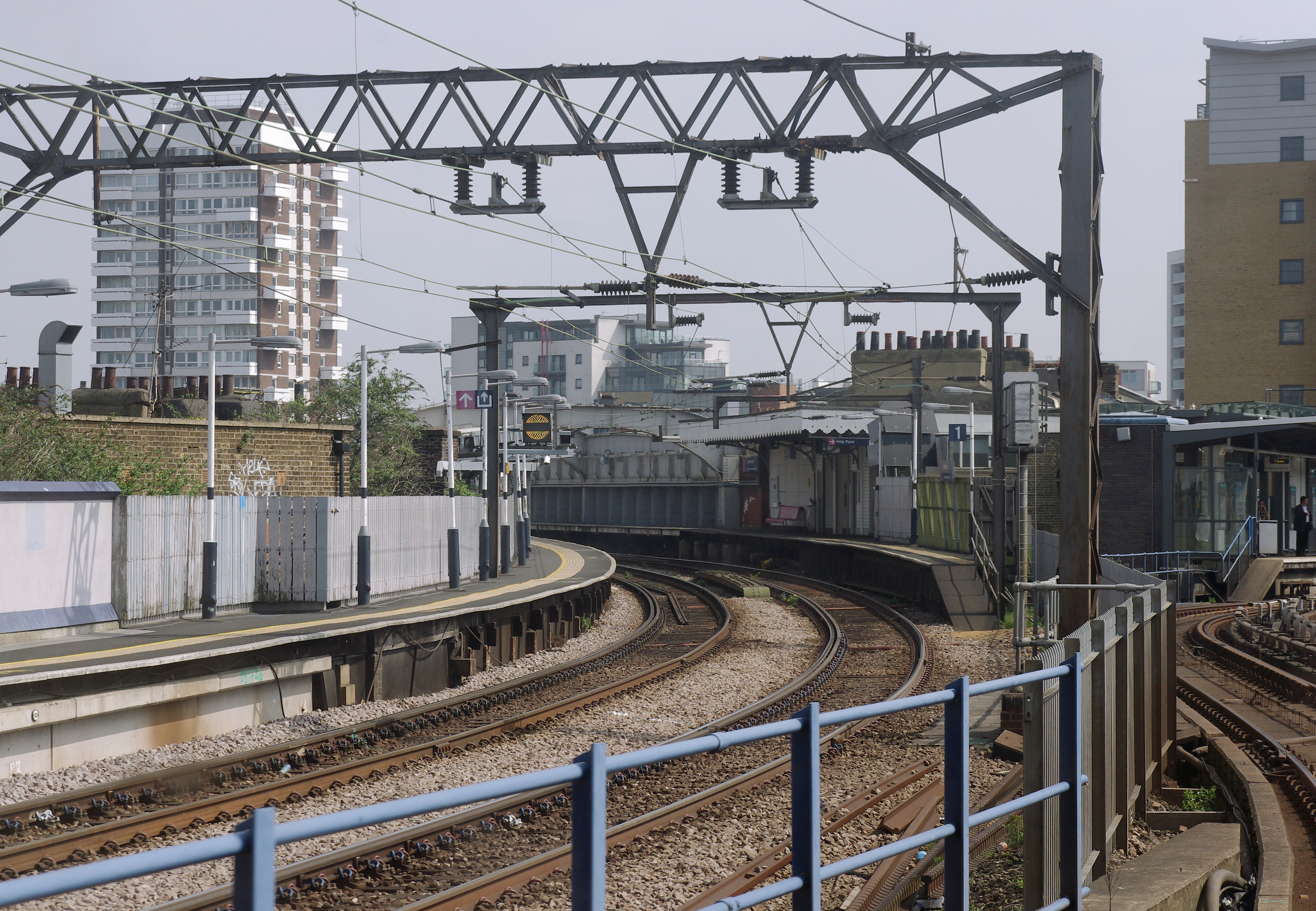Limehouse station MMB 16