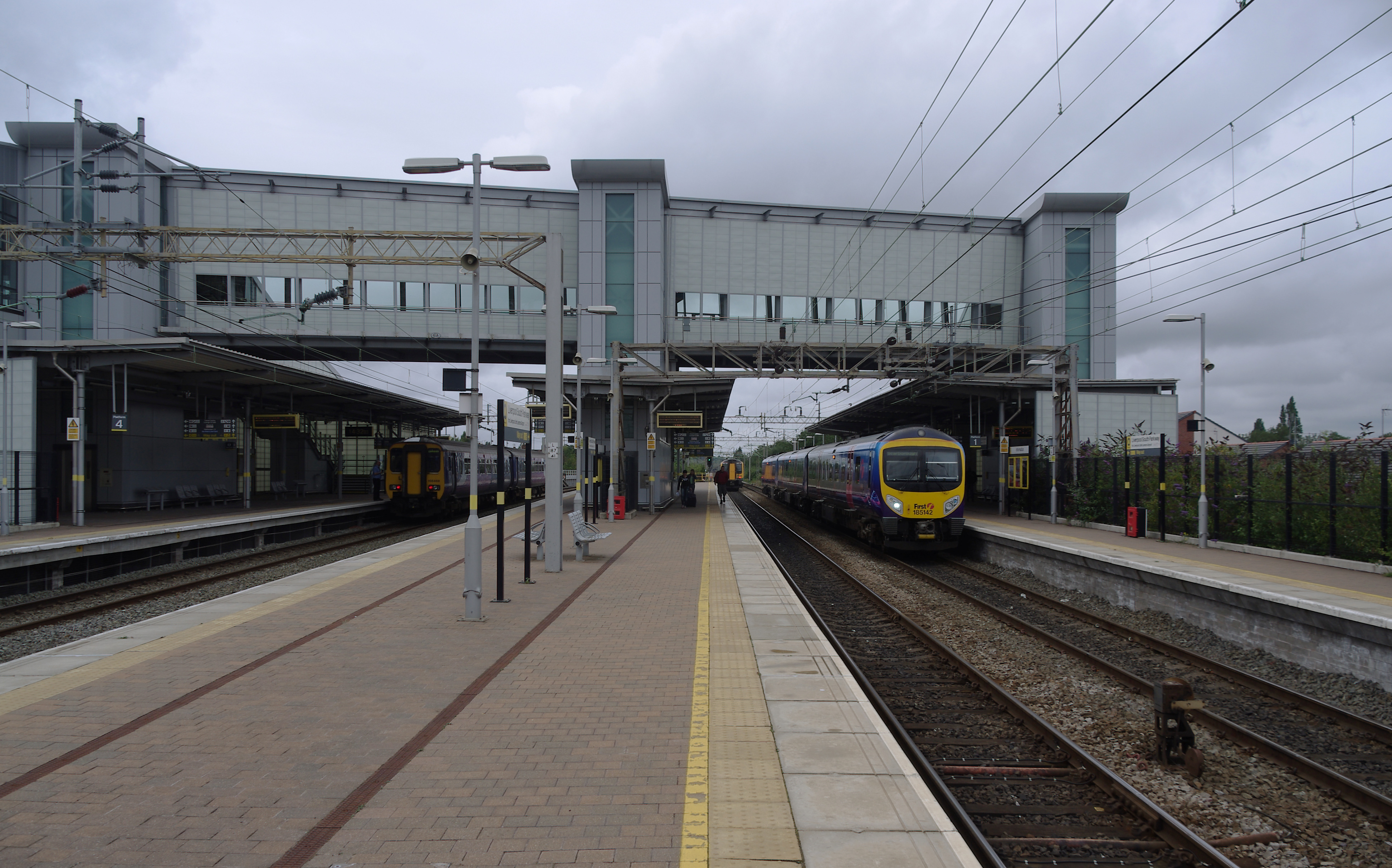 Liverpool South Parkway railway station MMB 08 156468 185142