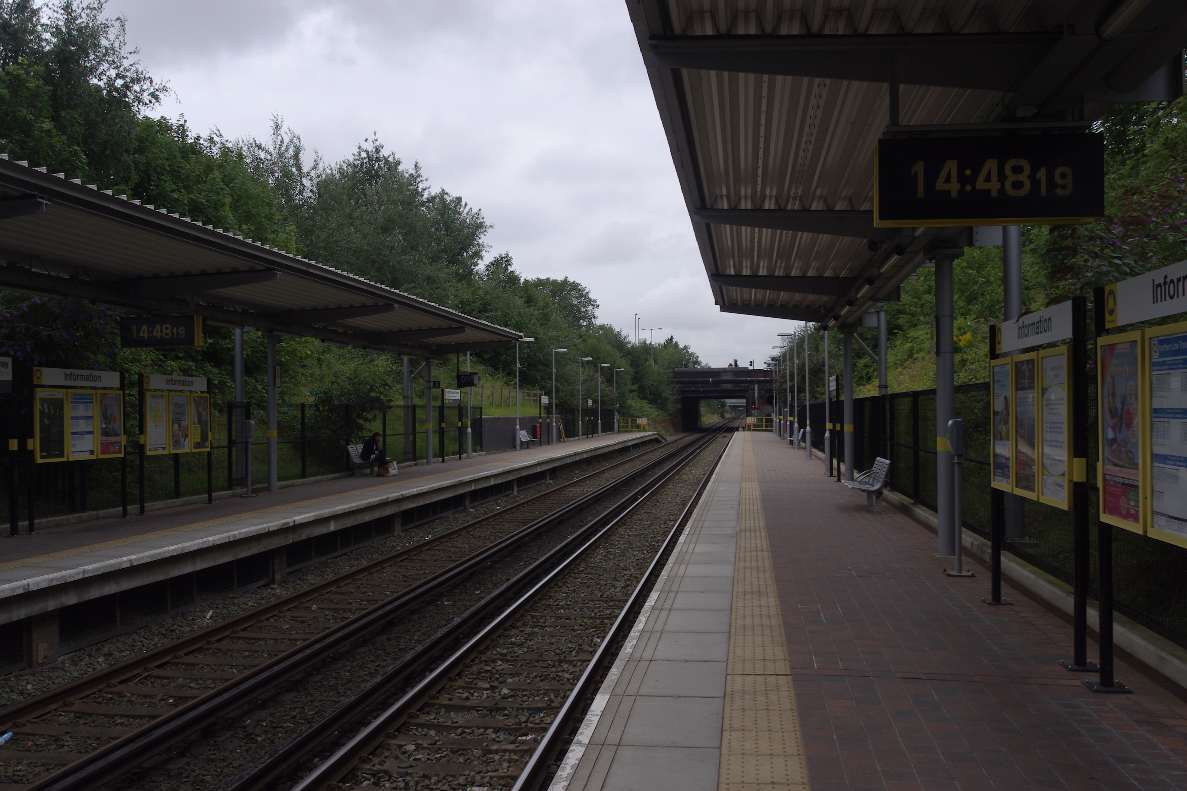 Liverpool South Parkway railway station MMB 25