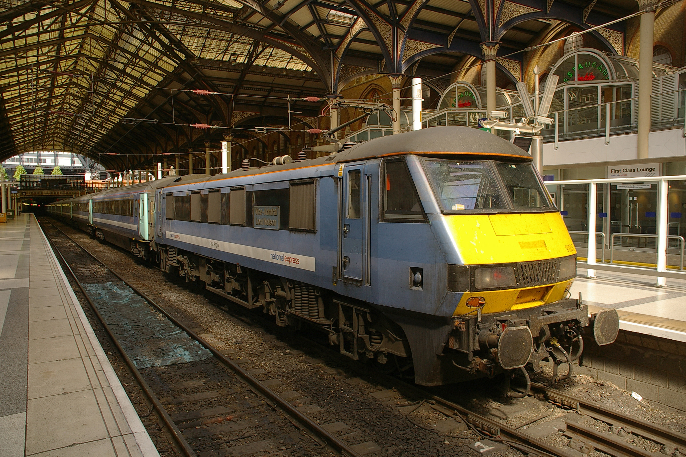 Liverpool Street station MMB 03 90005