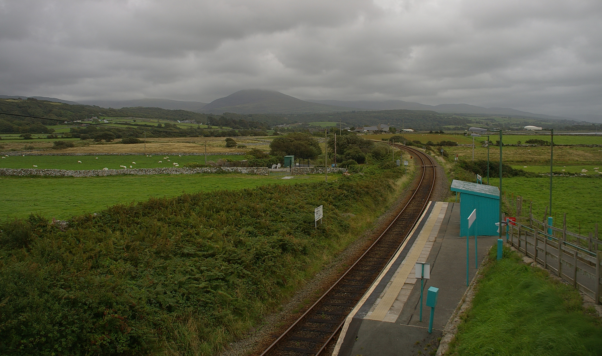 Llandanwg railway station MMB 01