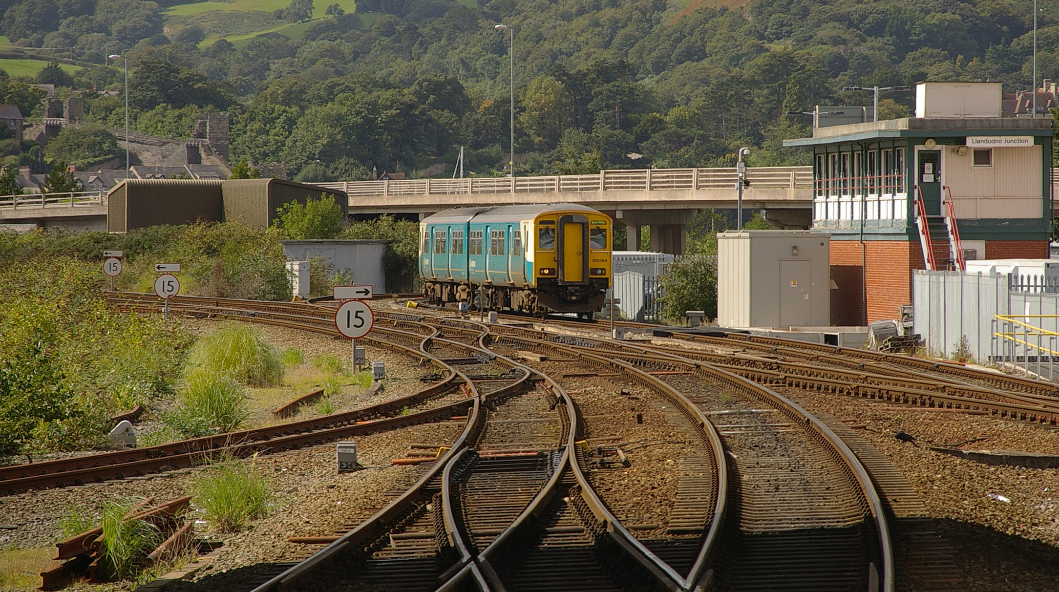 Llandudno Junction railway station MMB 06 150264