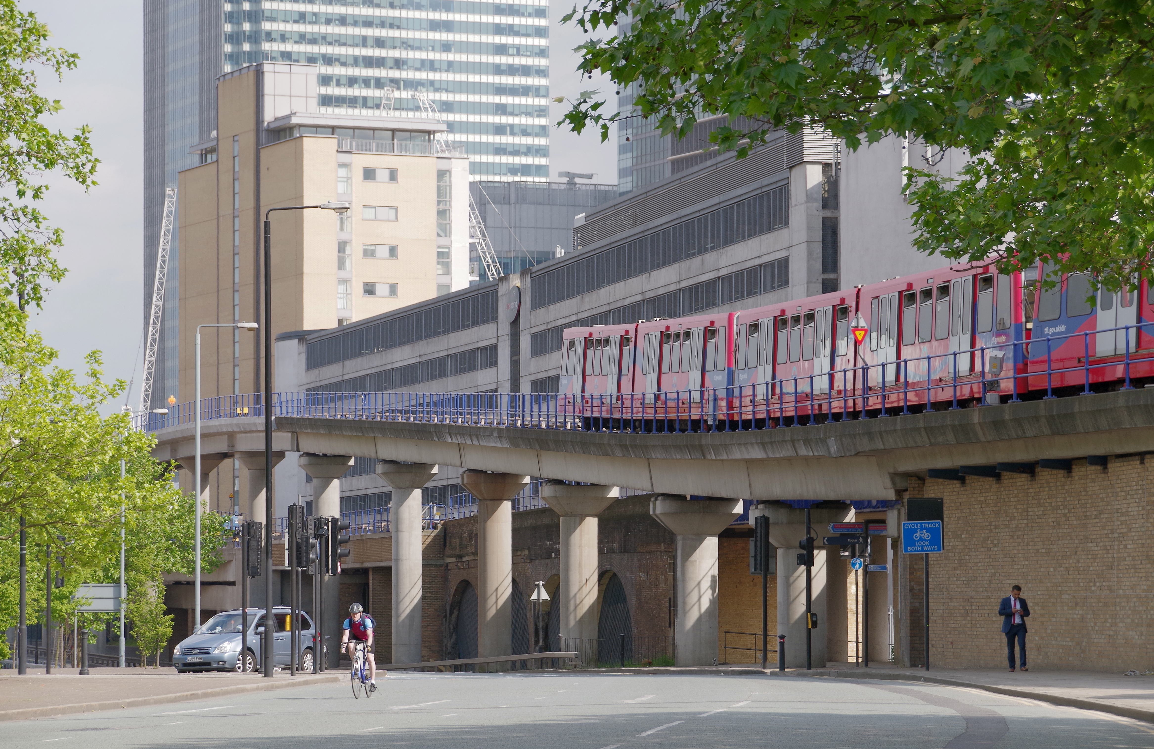 London MMB »0R9 A1261 West India Dock Road and Docklands Light Railway