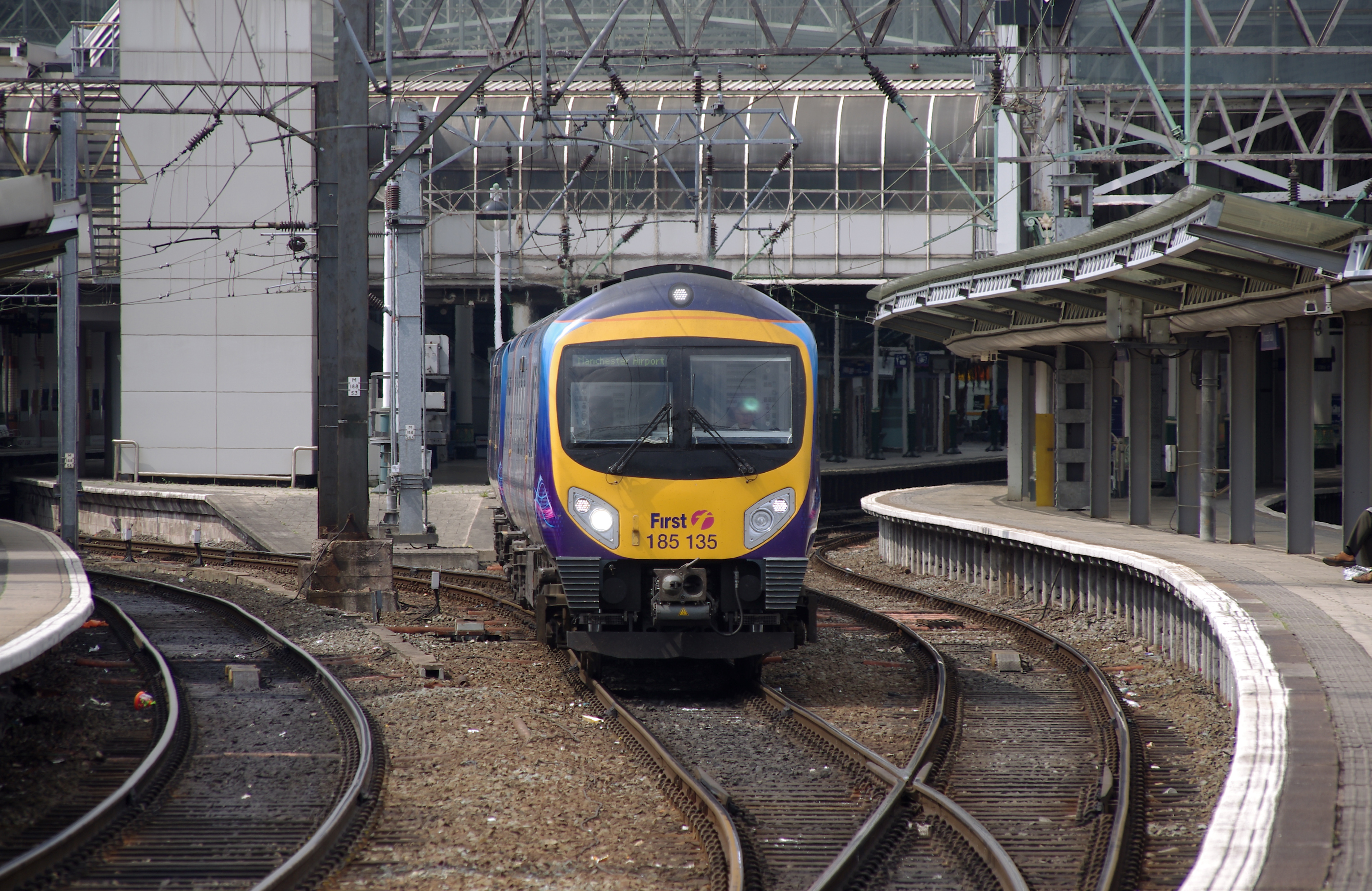 Manchester Piccadilly station MMB 39 185135
