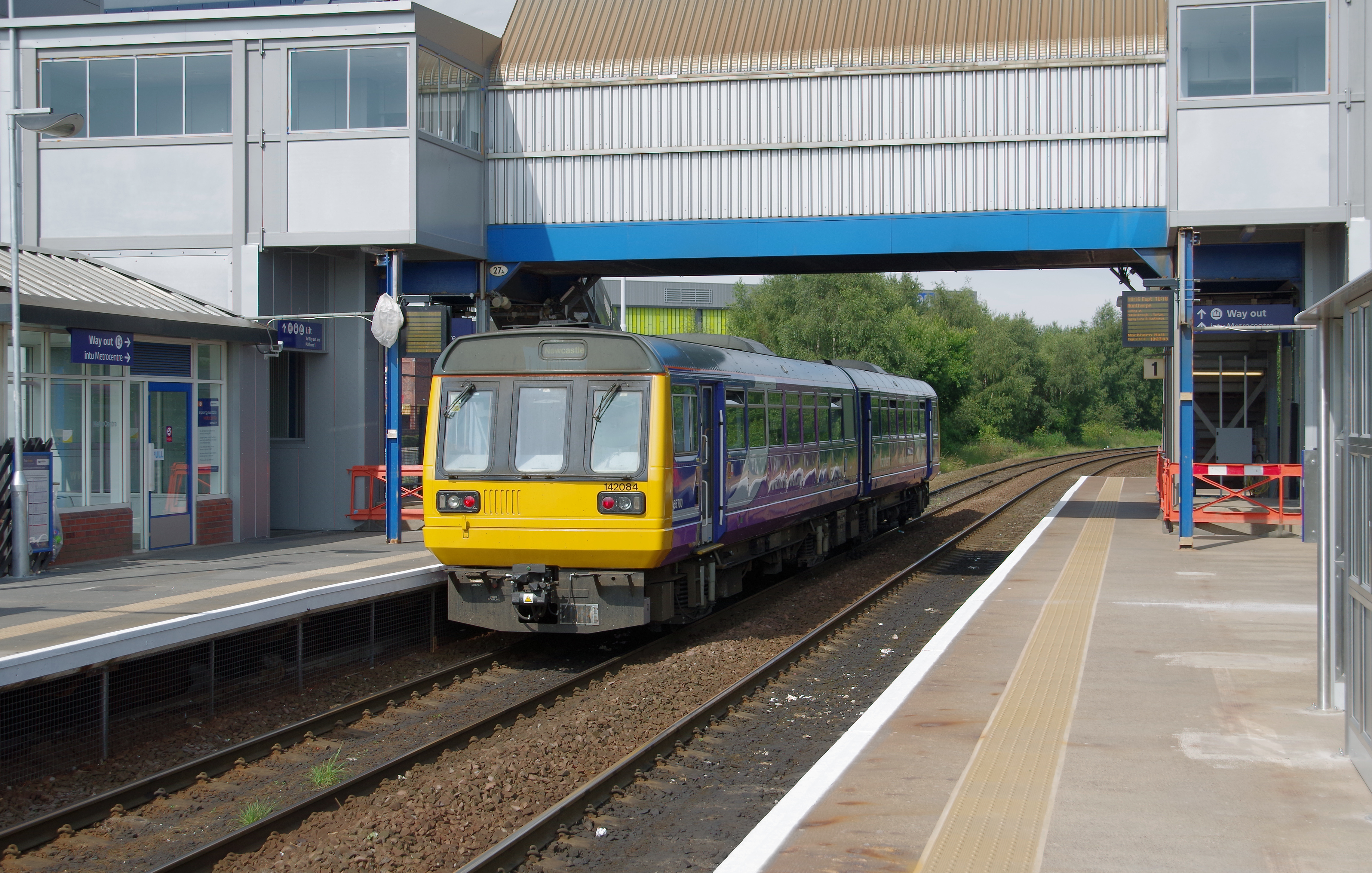 Metrocentre railway station MMB 02 142084