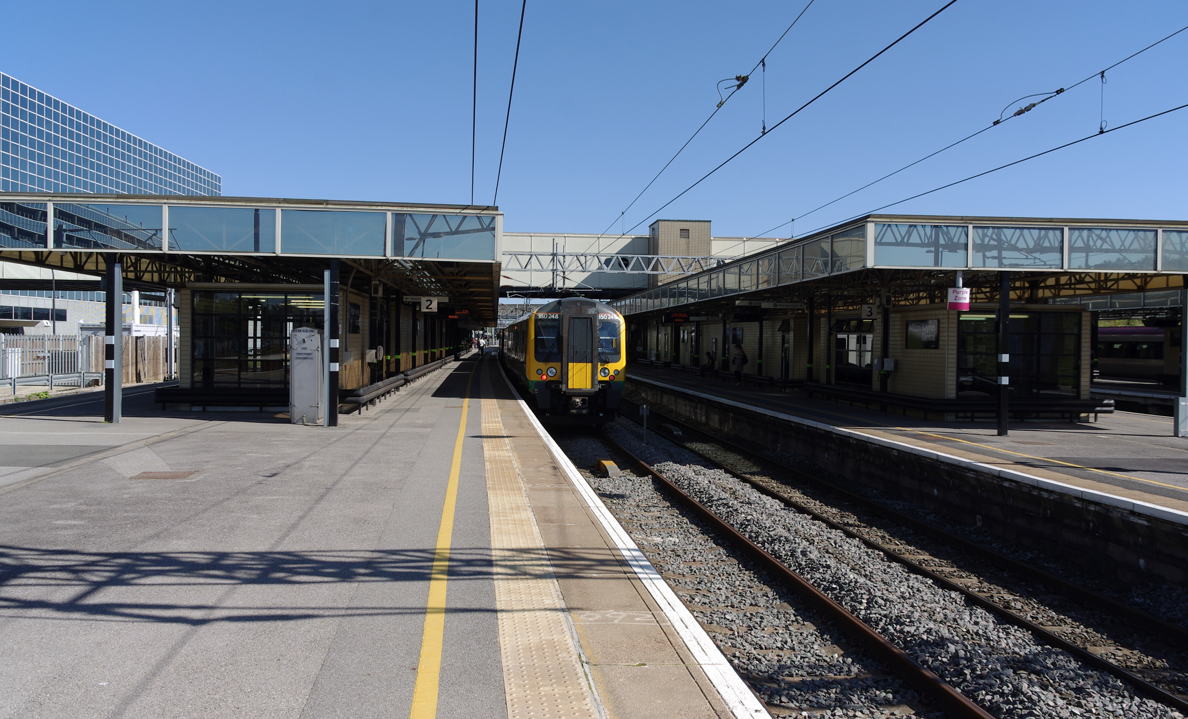 Milton Keynes Central railway station MMB 01 350248