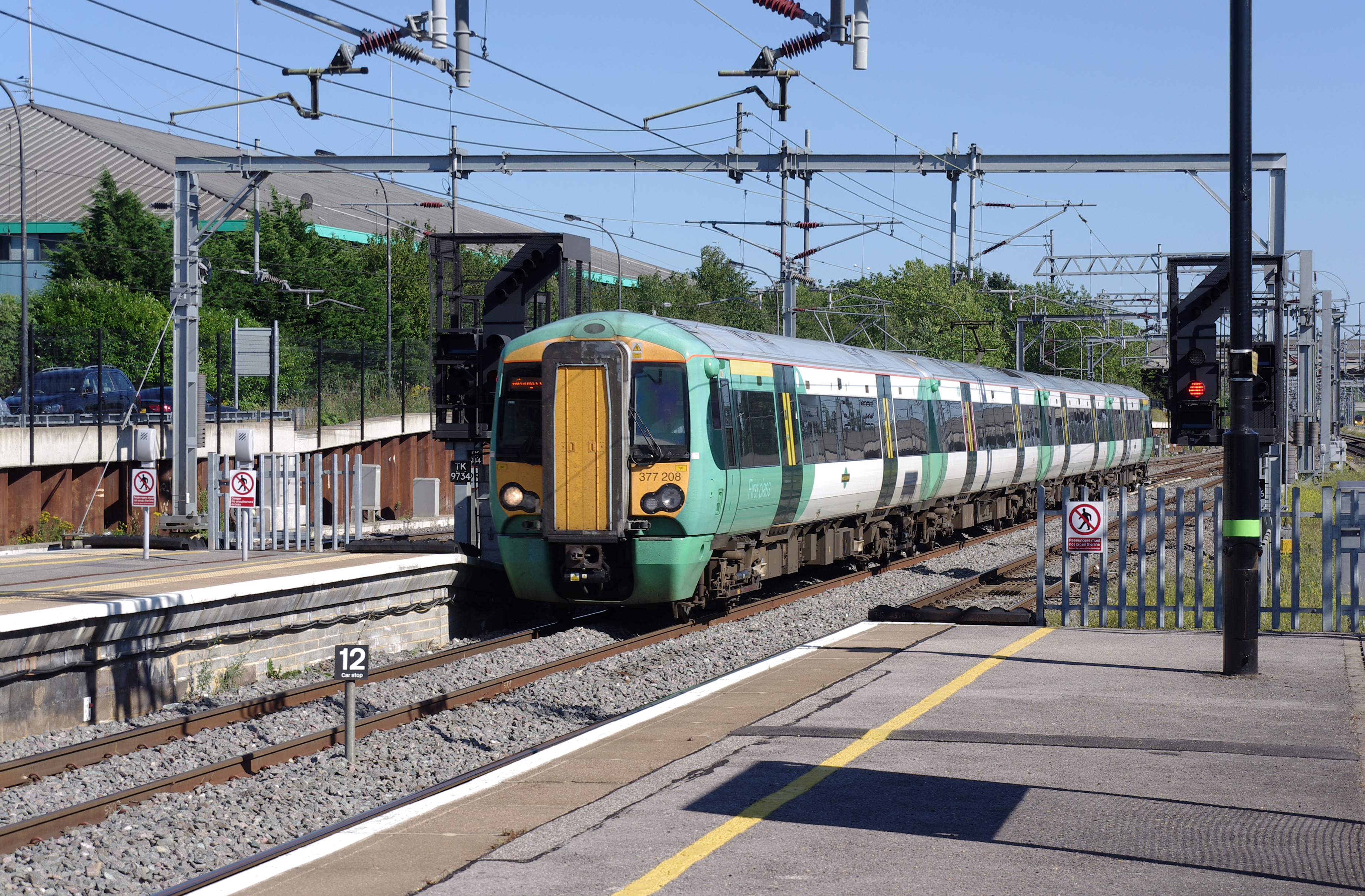 Milton Keynes Central railway station MMB 09 377208