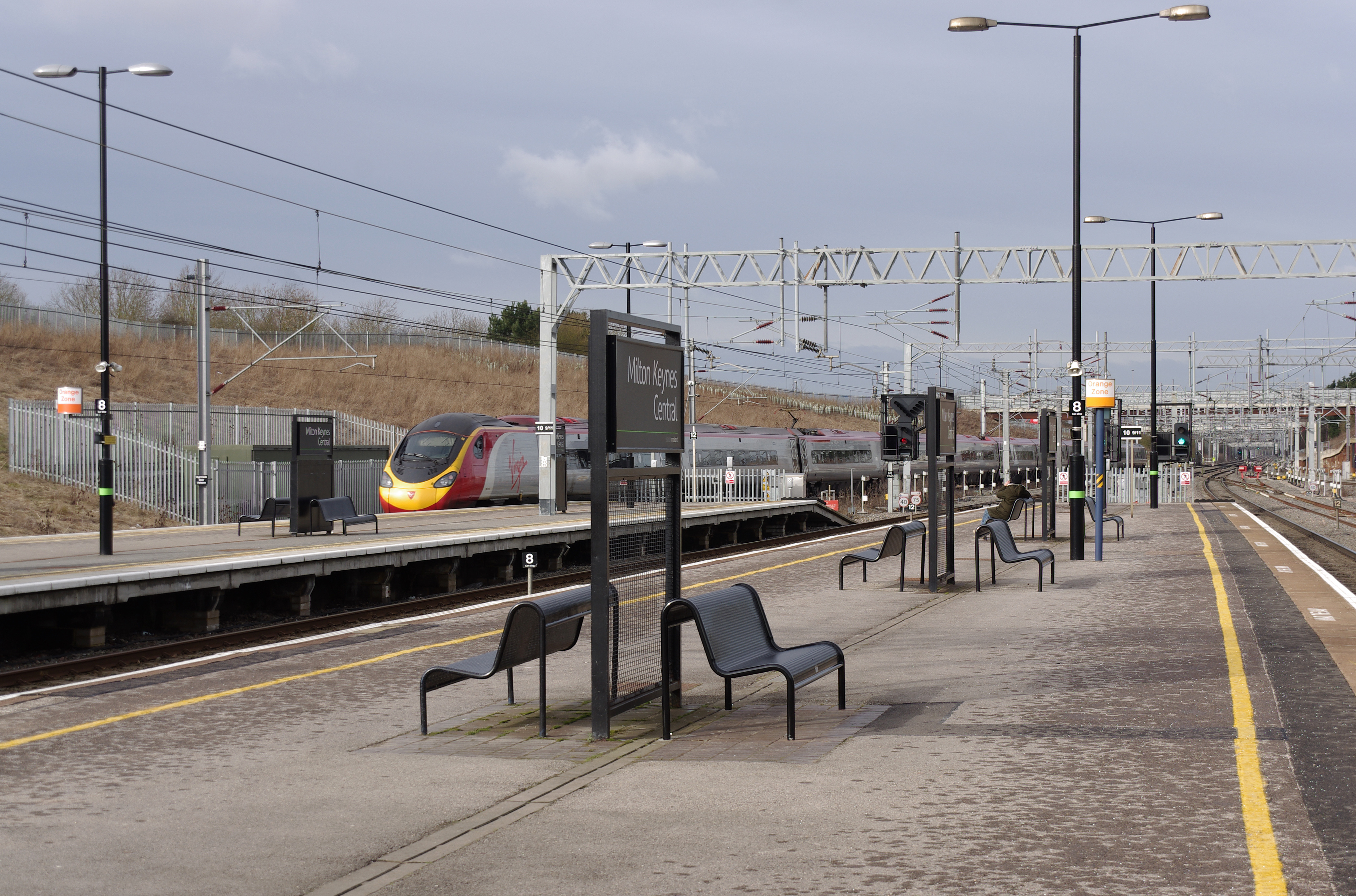 Milton Keynes Central railway station MMB 14 390XXX