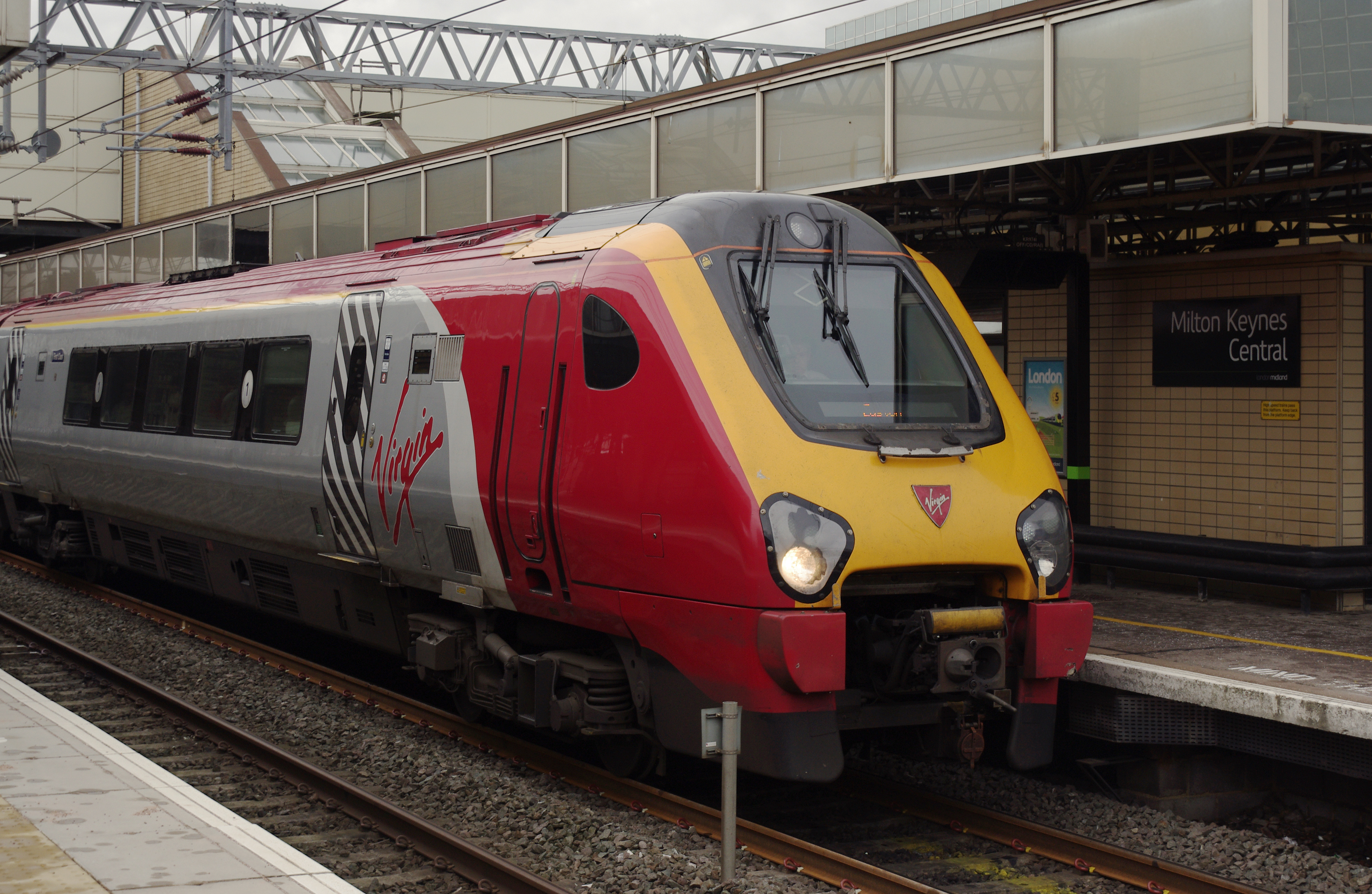 Milton Keynes Central railway station MMB 20 221101