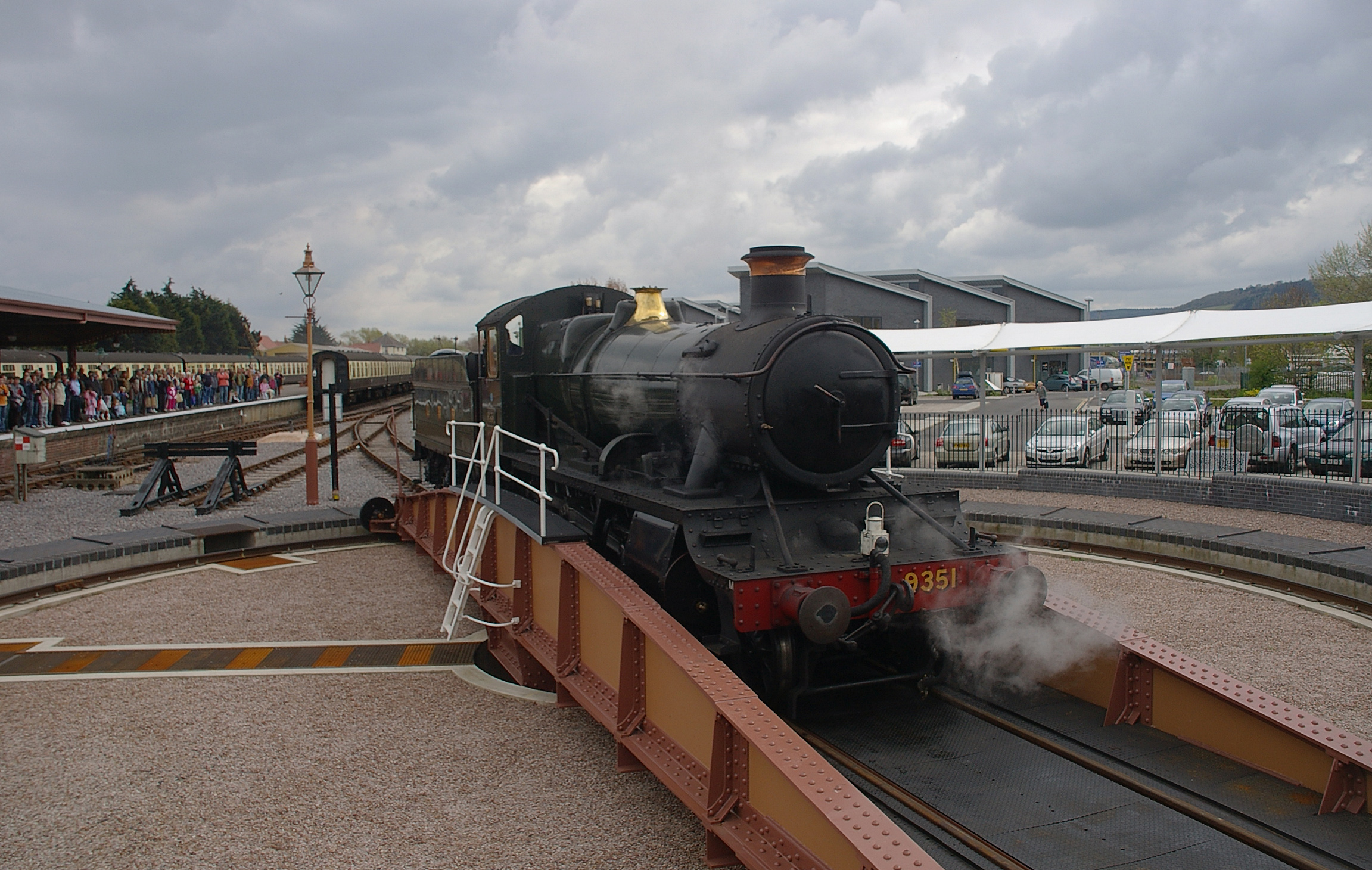 Minehead railway station MMB 04 9351