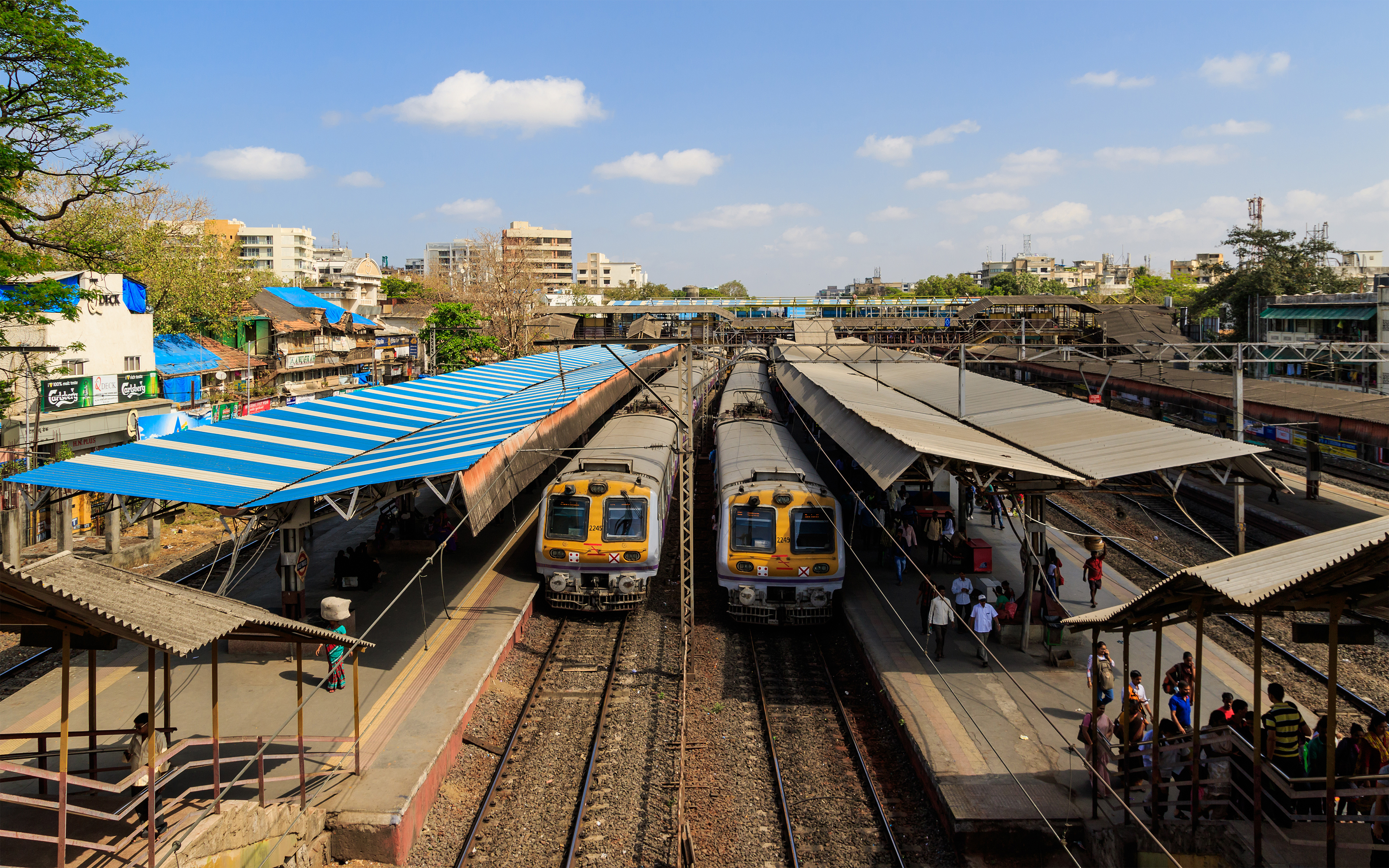 Mumbai 03-2016 01 Vile Parle station