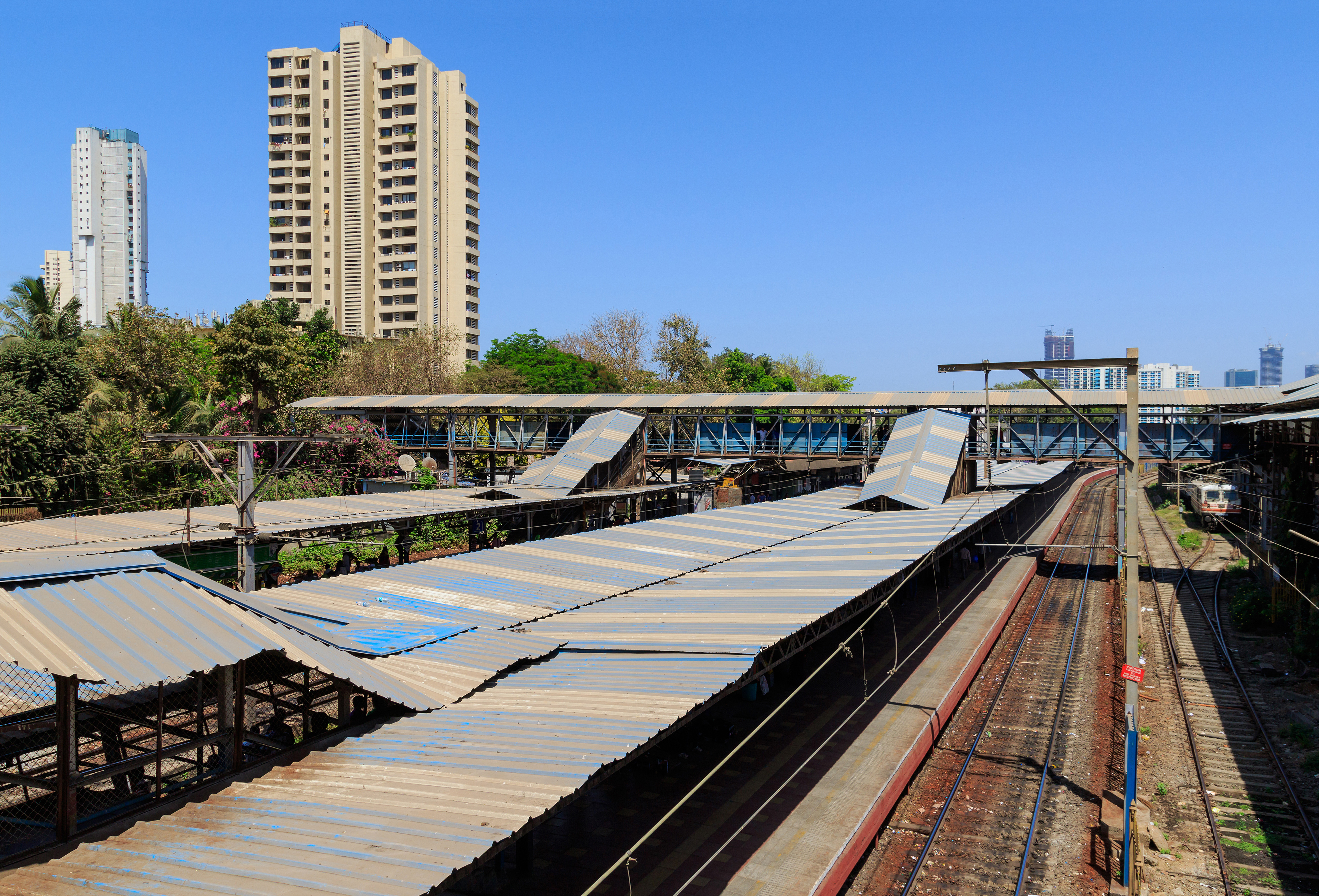 Mumbai 03-2016 07 MCentralLocal station