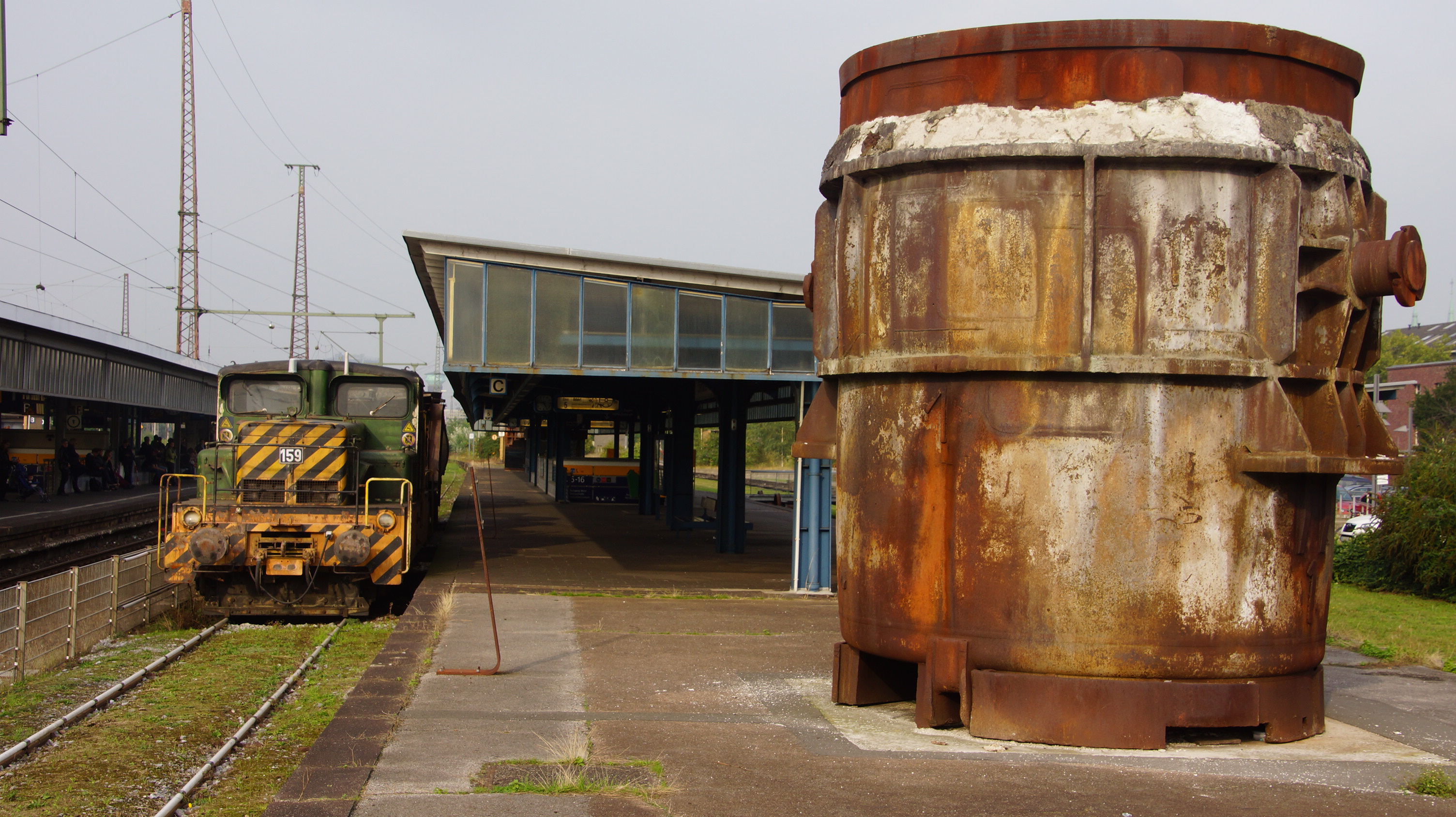 Museumsbahnsteig Oberhausen - Gießpfanne und historischer Zug