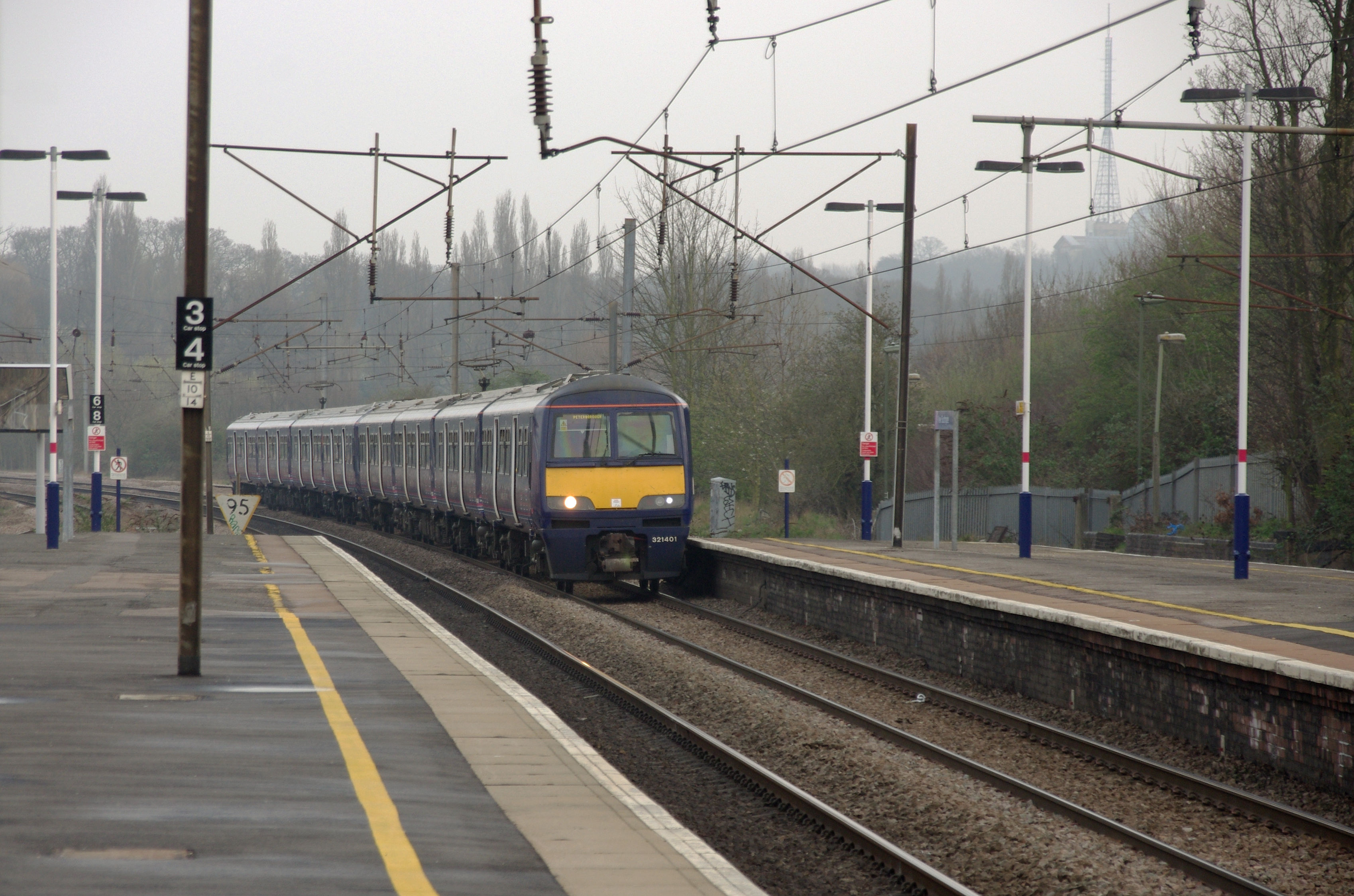 New Southgate railway station MMB 11 321XXX 321401