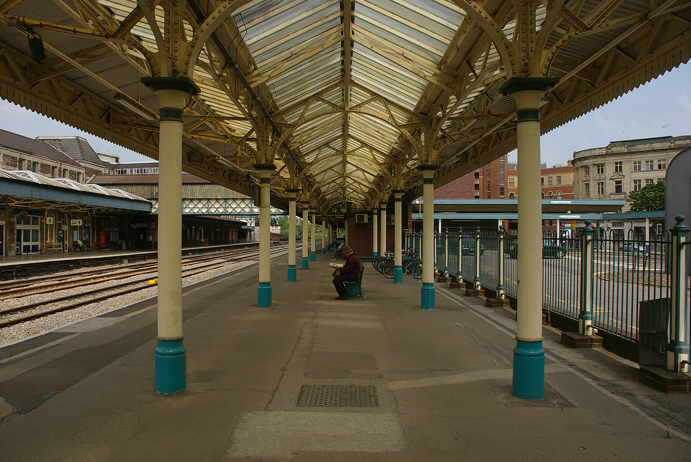 Newport railway station MMB 05