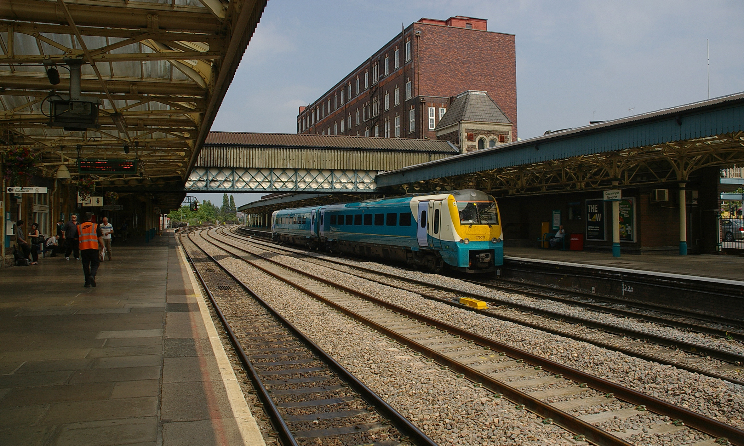 Newport railway station MMB 09 175011