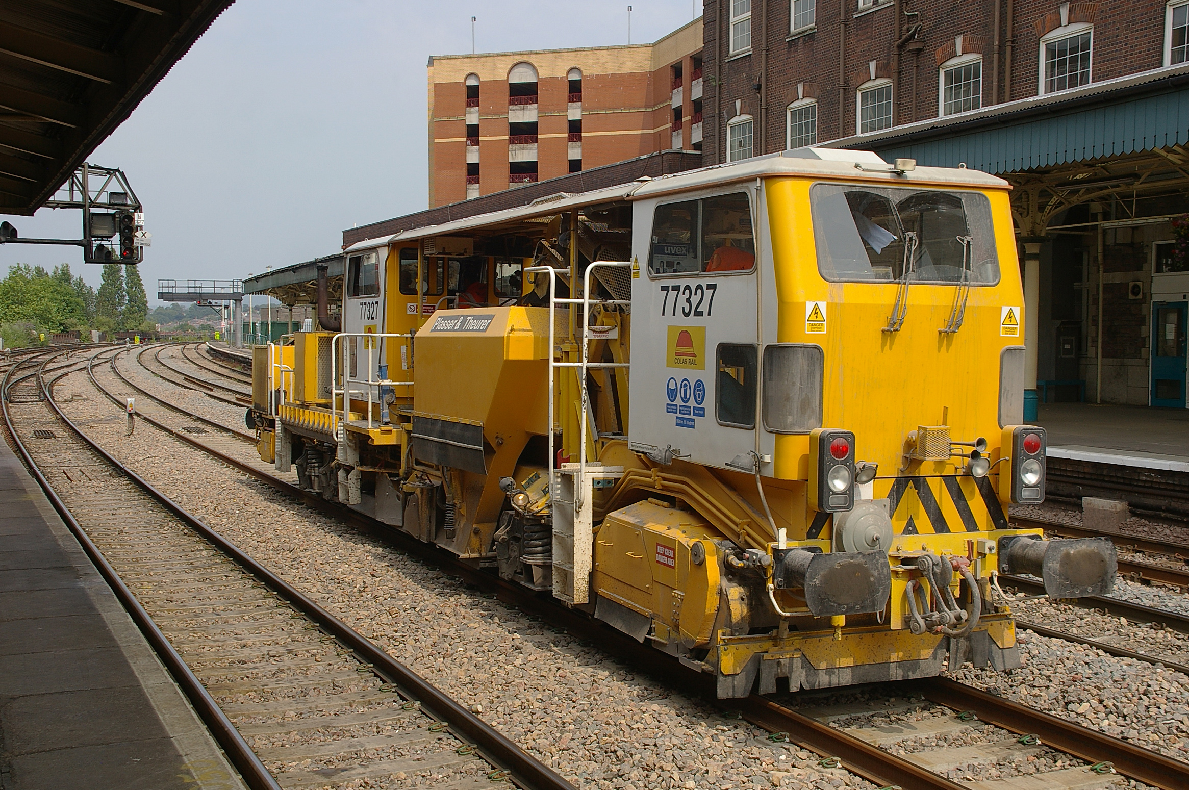 Newport railway station MMB 21 DR77327