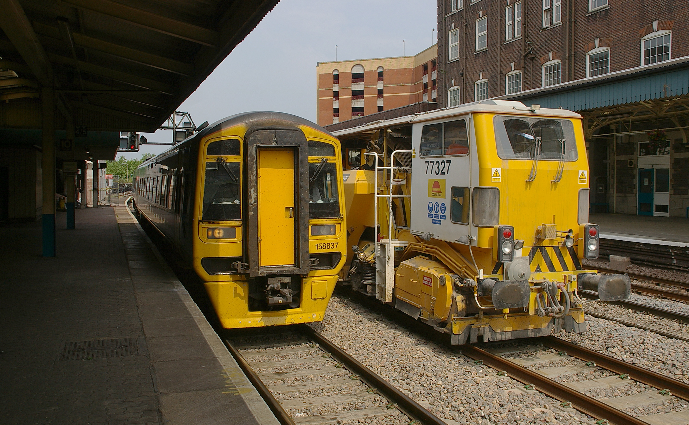 Newport railway station MMB 22 158837 DR77327