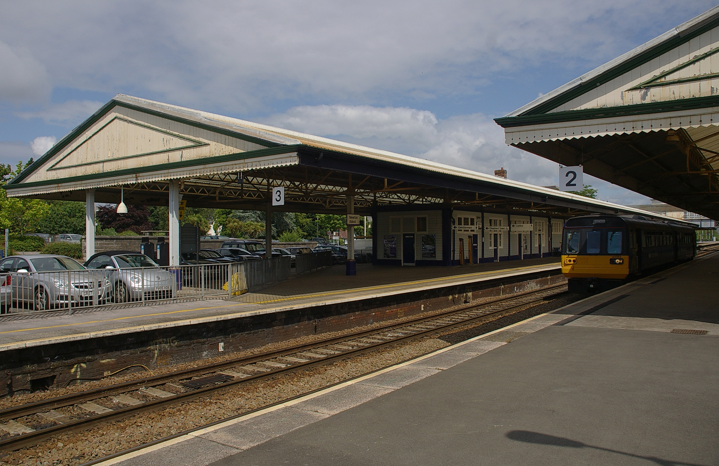 Newton Abbot railway station MMB 02 142064