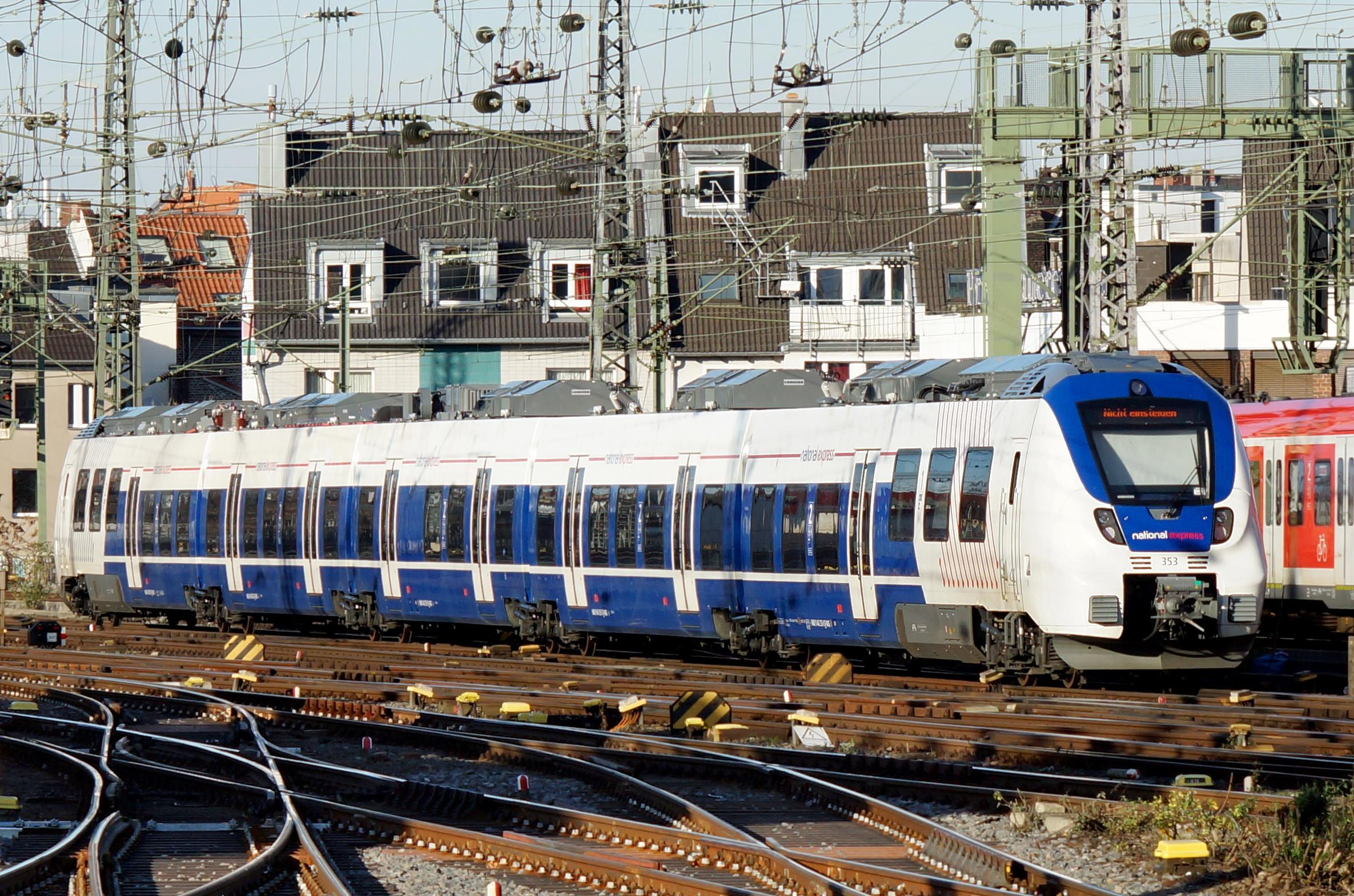 NEX 353 + 853 Köln Hauptbahnhof 2015-12-03