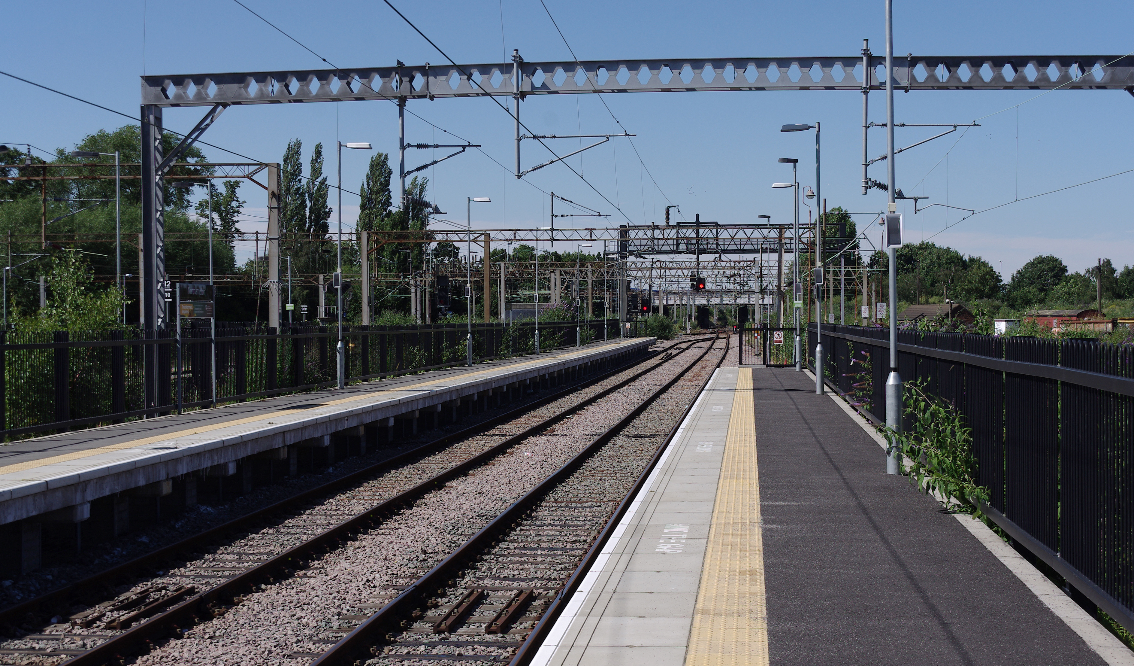 Northampton railway station MMB 01