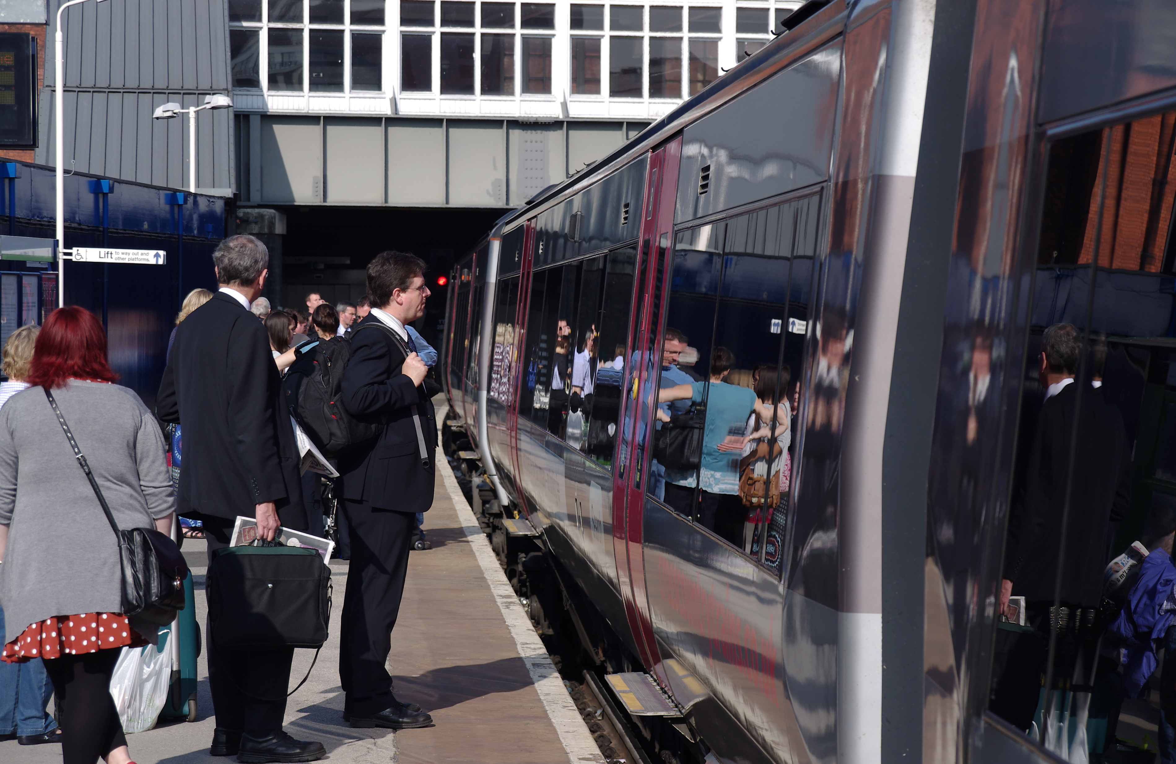 Nottingham railway station MMB 64 170636