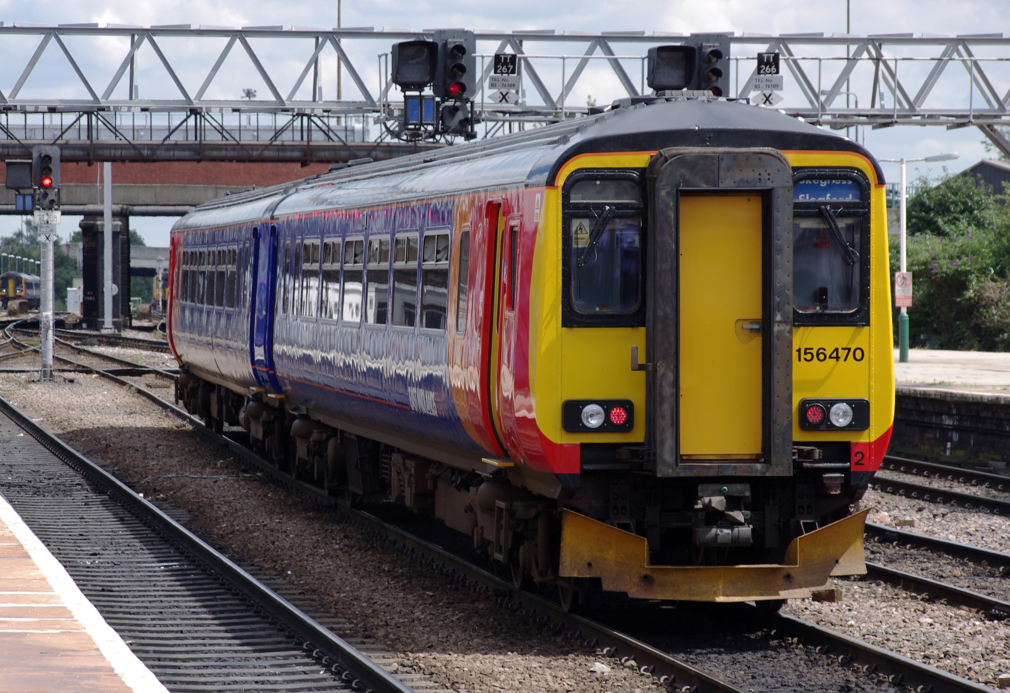 Nottingham railway station MMB 75 156470
