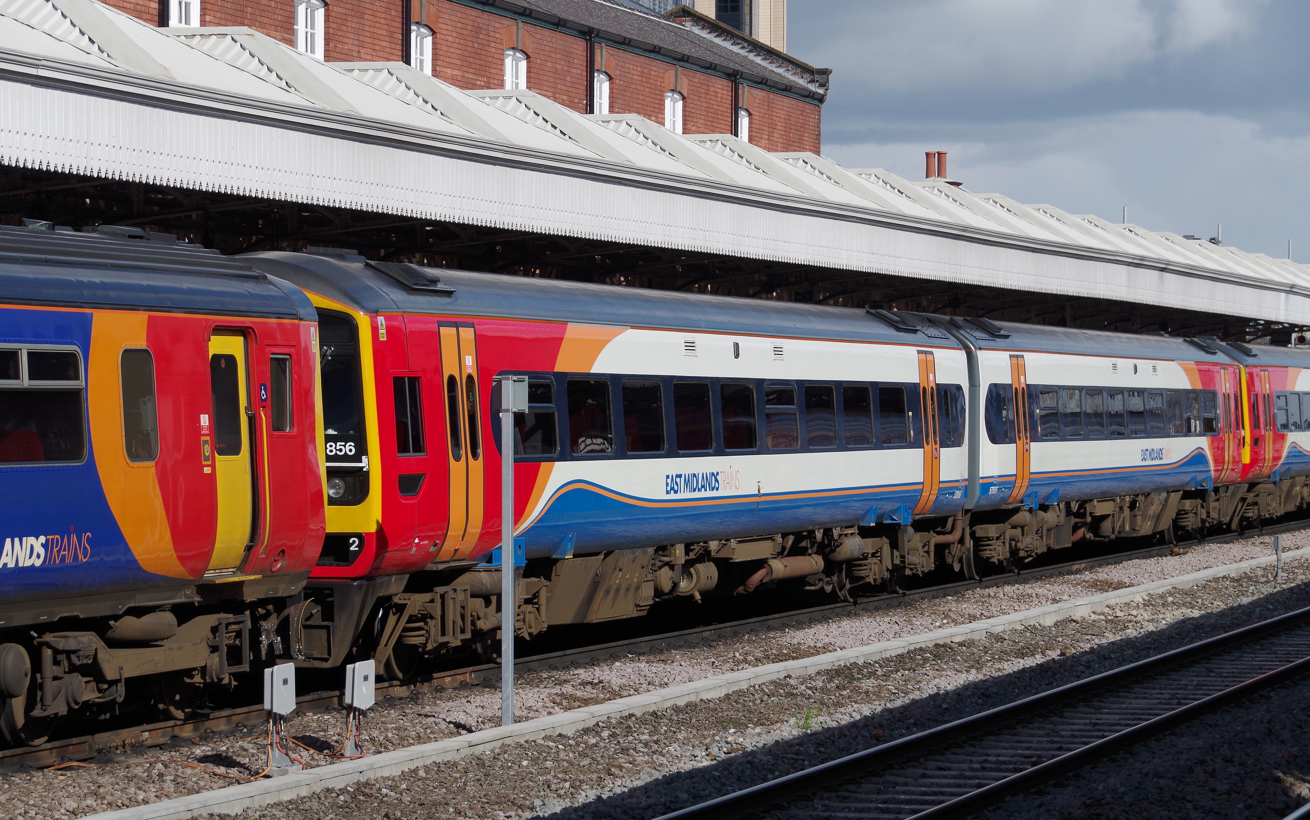 Nottingham railway station MMB A4 156470 158856 158854