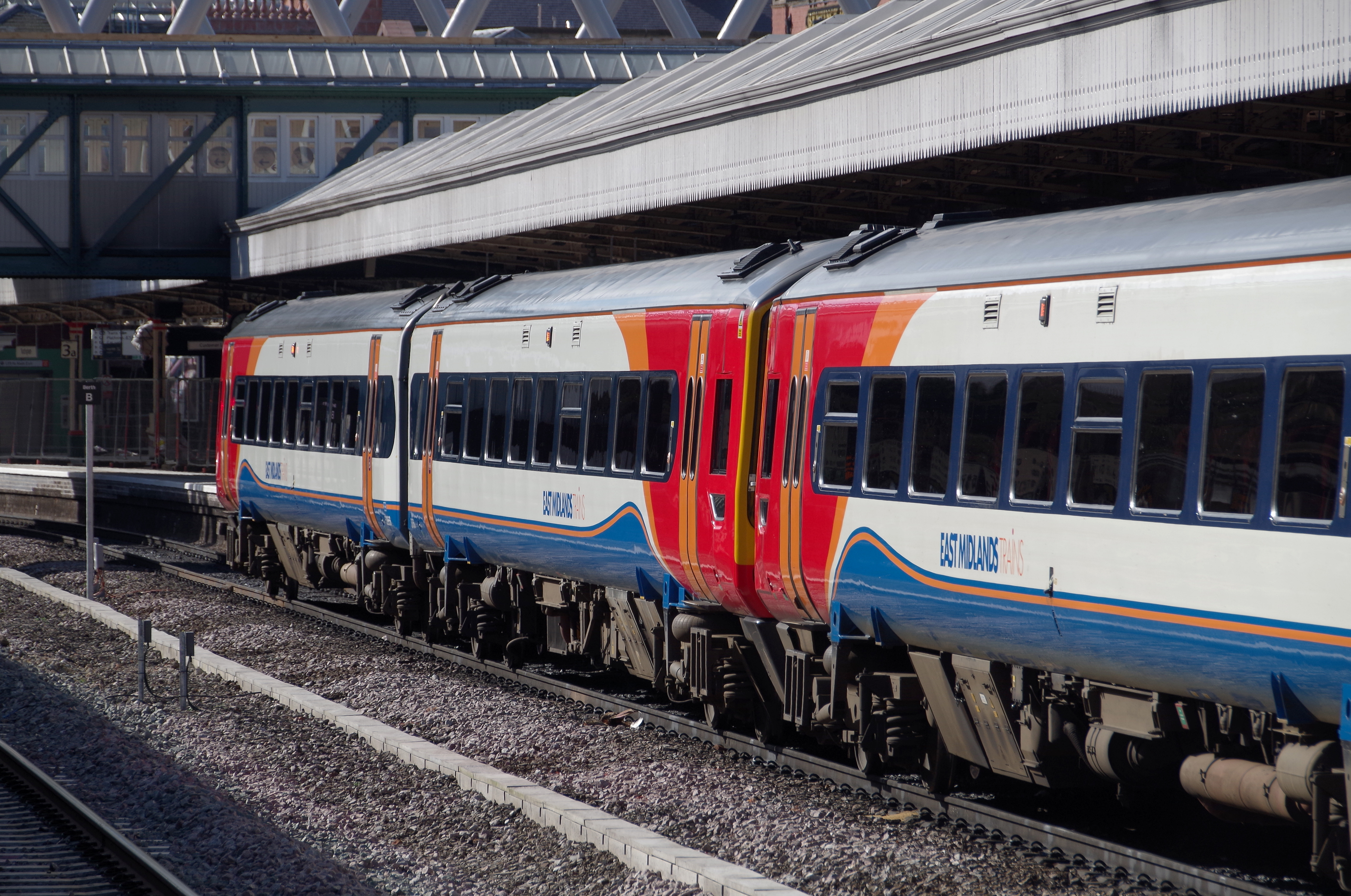 Nottingham railway station MMB B4 158856 158854