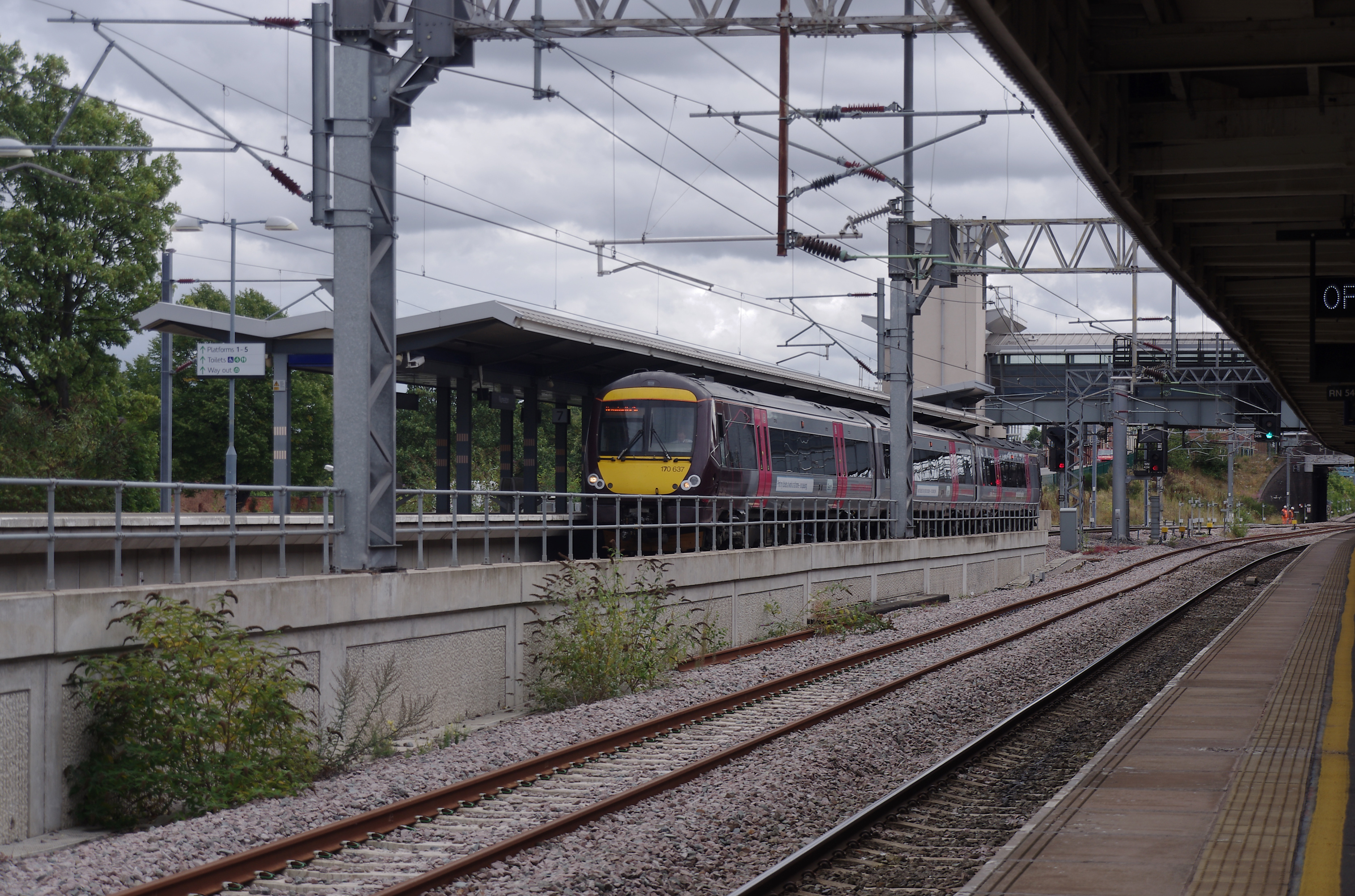 Nuneaton railway station MMB 06 170637