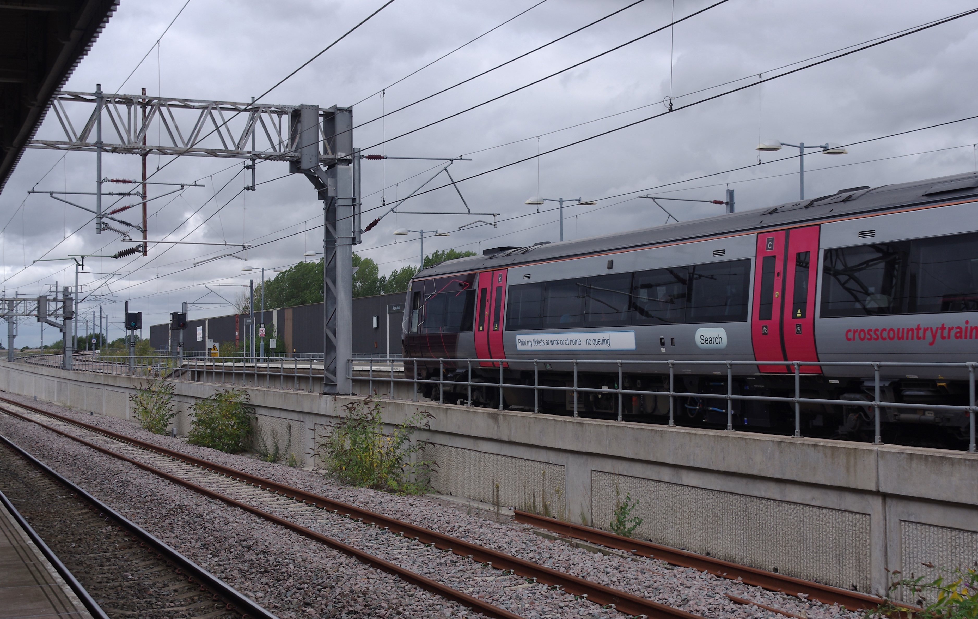 Nuneaton railway station MMB 10 170637