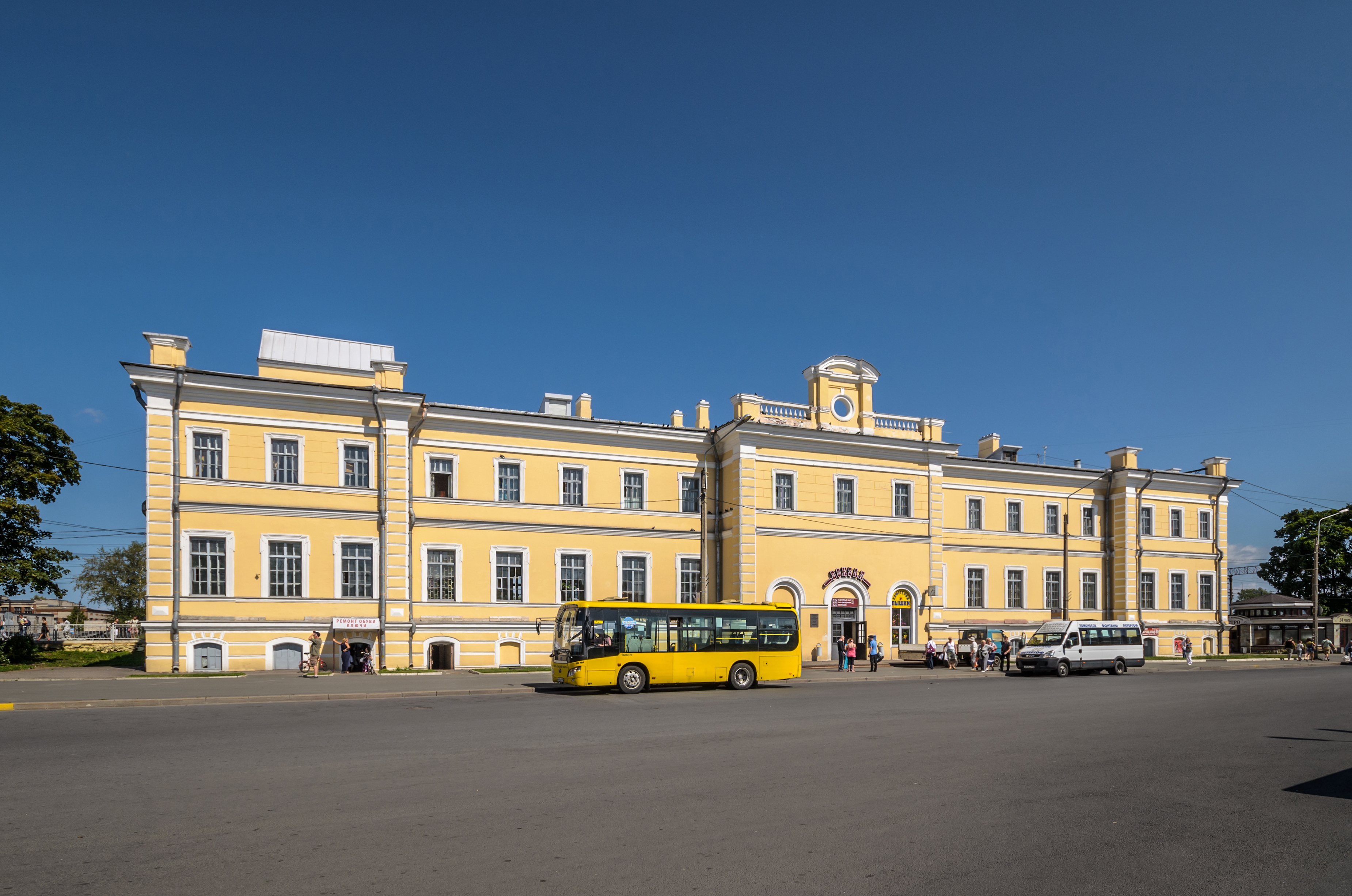 Oranienbaum Railway Station 01