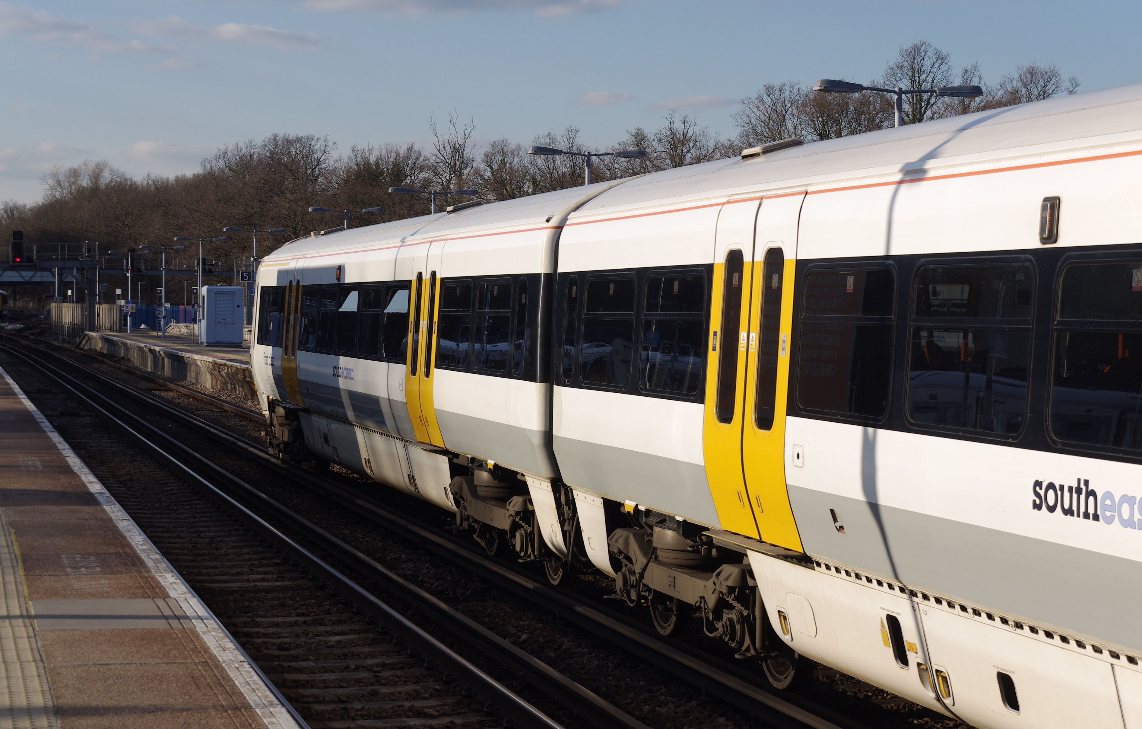 Orpington railway station MMB 07 465XXX