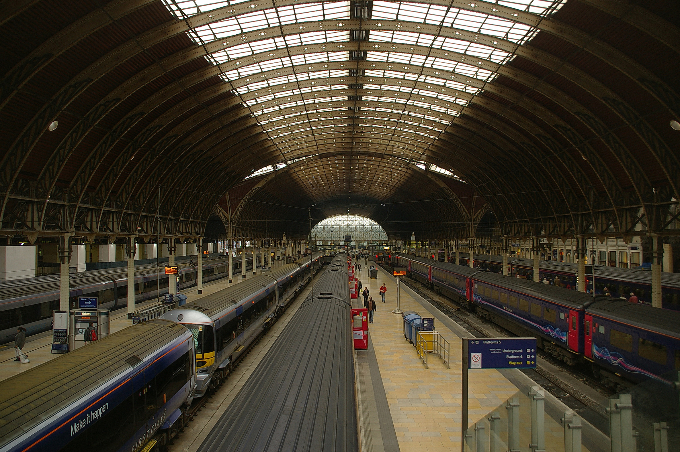 Paddington station MMB 01 332XXX 332005 43XXX